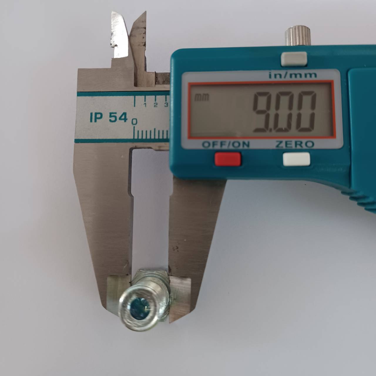 น็อตน้ำมันพร้อมแหวน (9mm) ใช้กับก๊อกน้ำมันเครื่องตัดหญ้า,พ่นยา,หว่านปุ๋ย