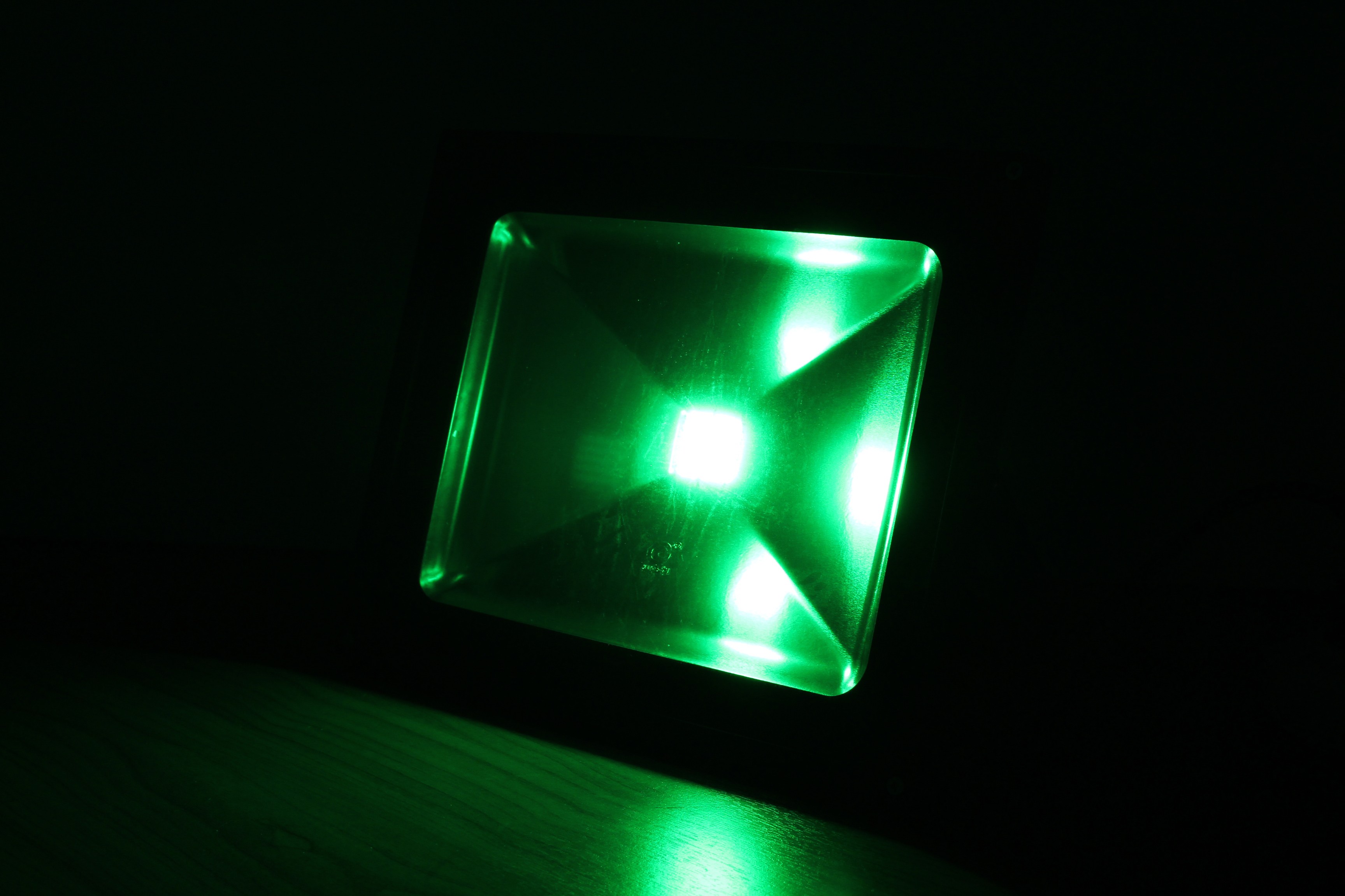 IWC-SPL-50W-GREEN สปอร์ตไลท์ รุ่น GE-1005 แสงเขียว