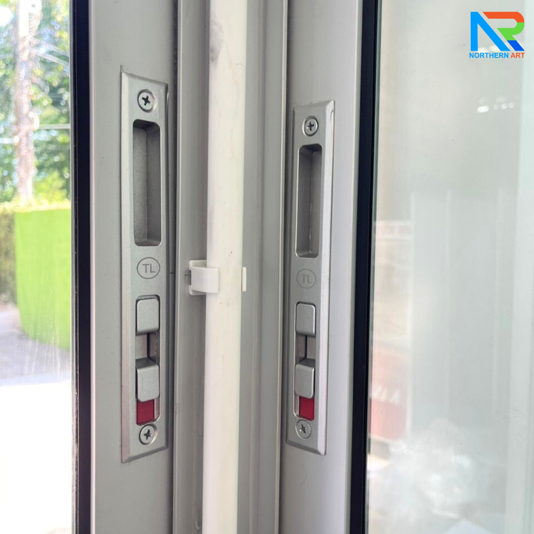 ป้อมยามสำเร็จรูป รุ่น COMPOSITE ขนาด 1.20x1.20 ม.โครงสร้างเหล็ก ผนังคอมโพสิทหนา 4 มม.(เลือกสีได้) ประตู-หน้าต่าง อลูมิเนียมสีเงิน