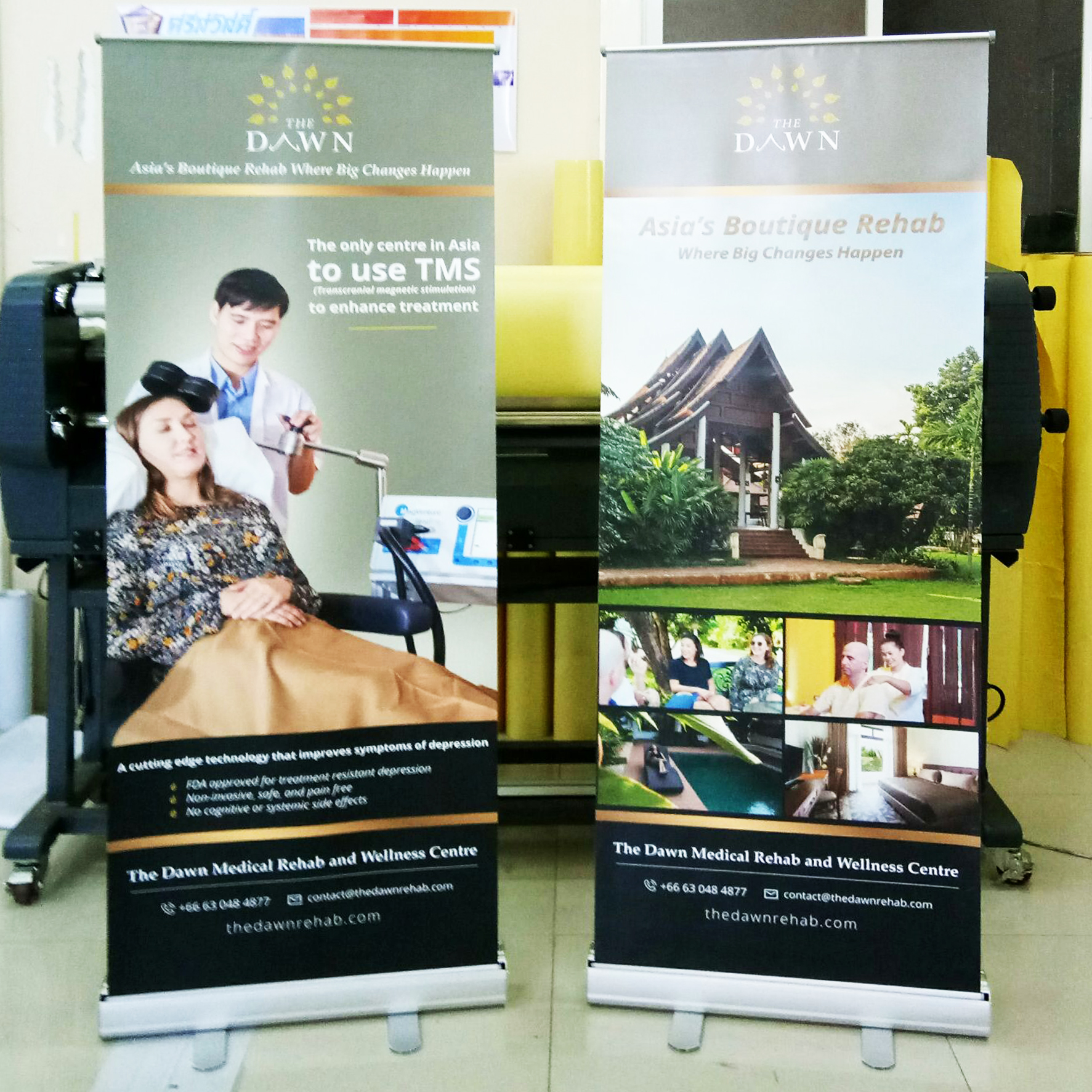 ROLL UP GRADE A โรลอัพ ขนาด 60x160 ซม. โครงสร้างอะลูมิเนียมทั้งชุด แข็งแรง ทนทาน ม้วนเก็บได้ พกพาสะดวก