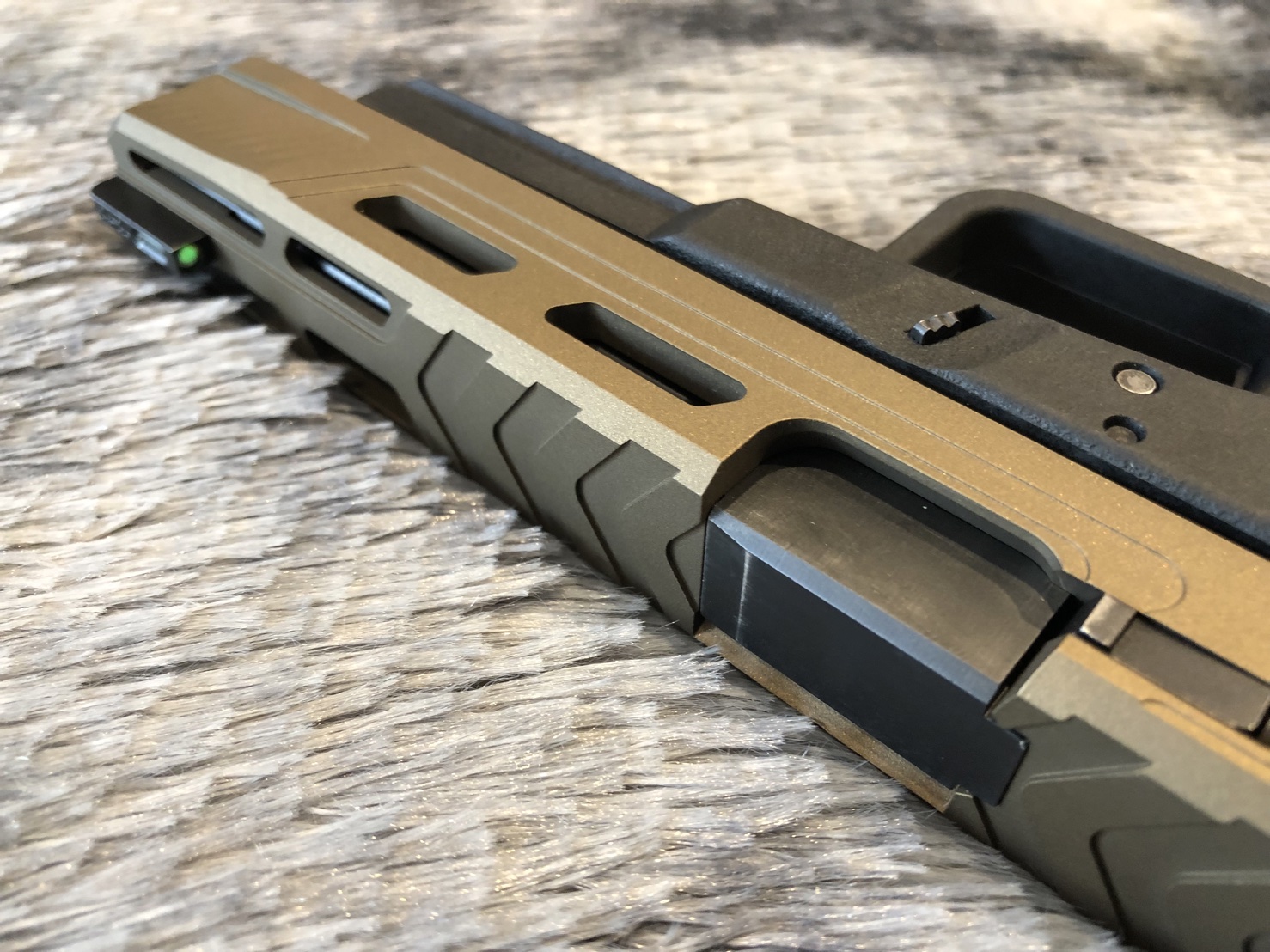 [ปืนฝากขายมือสอง] Lonewolf 9มม มิติเทียบเท่า Glock34 ออกแบบใหม่ทั้งหมดโดยสำนักแต่ง Lonewolf สวยงามตามท้องเรื่อง !!!!!