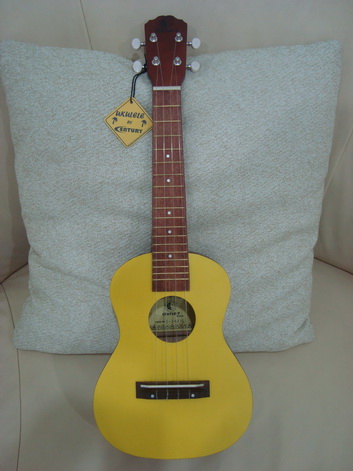 อคูเลเล่ UKULELE ยี่ห้อ Century ของใหม่ ขนาด Concert รุ่น S-243GR สีเหลืองด้าน สวย เสียงดี ขายถูก