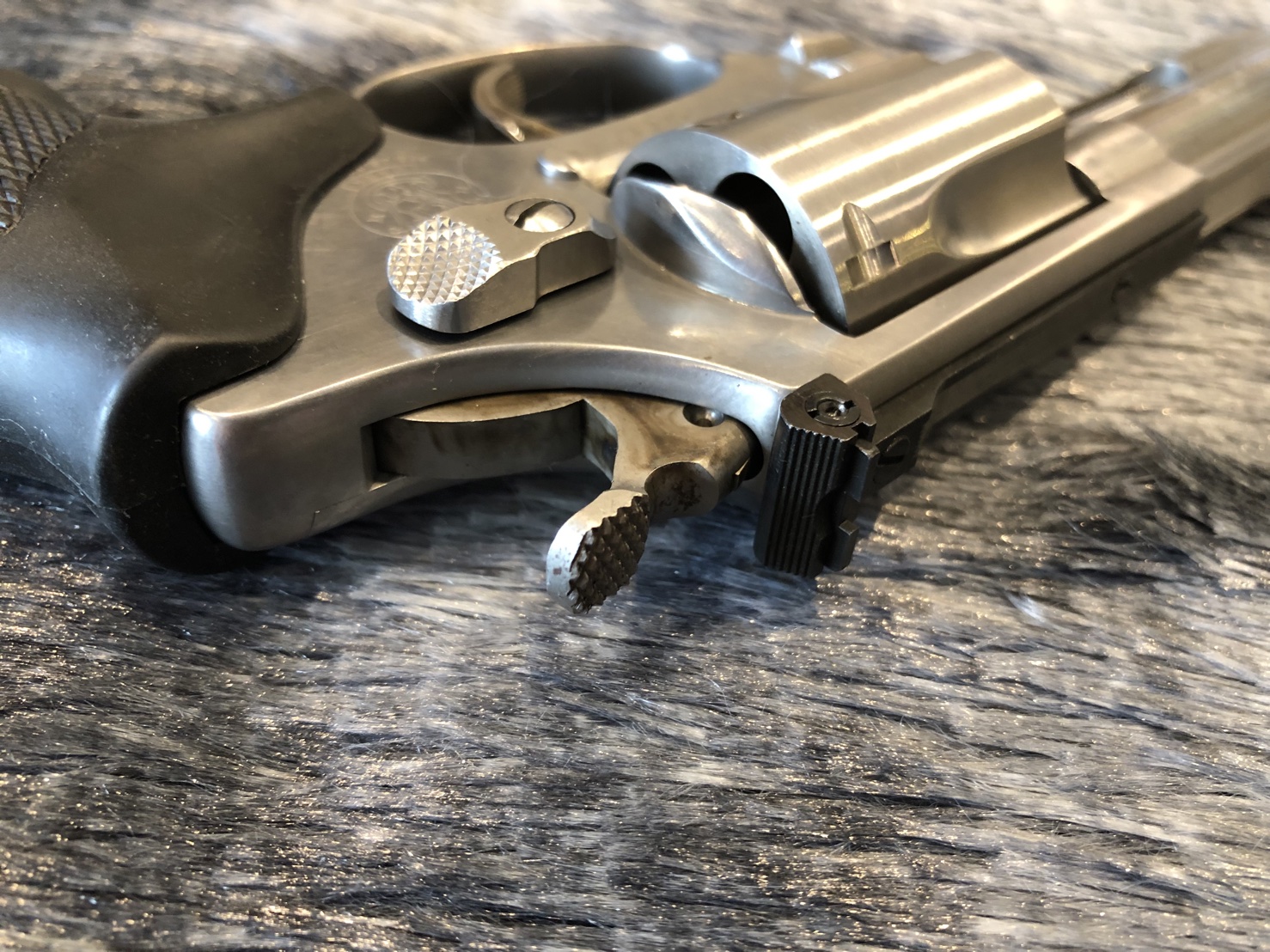 [ปืนฝากขายมือสอง] Smith M60 .38 3นิ้ว ฟูลัก สภาพดีโม่แน่น ผิวเดิมคมๆ มีรอยตามปกติของมือ2 นกดำ ไกดำ เดิมๆแท้ๆแน่นอน !!!