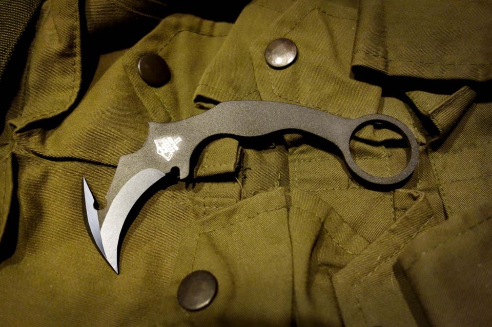 Galaxy รุ่น2 Neck knife 2คม เป็นงานhandmade in Thaialnd by PPKNIFE มีดห้อยคอ 2คม คือมีคมล่างและคมบน มาพร้อมซอง และสร้อยไข่ปลาอย่างดี ผลิตโดยคนไทย เพื่อคนไทย