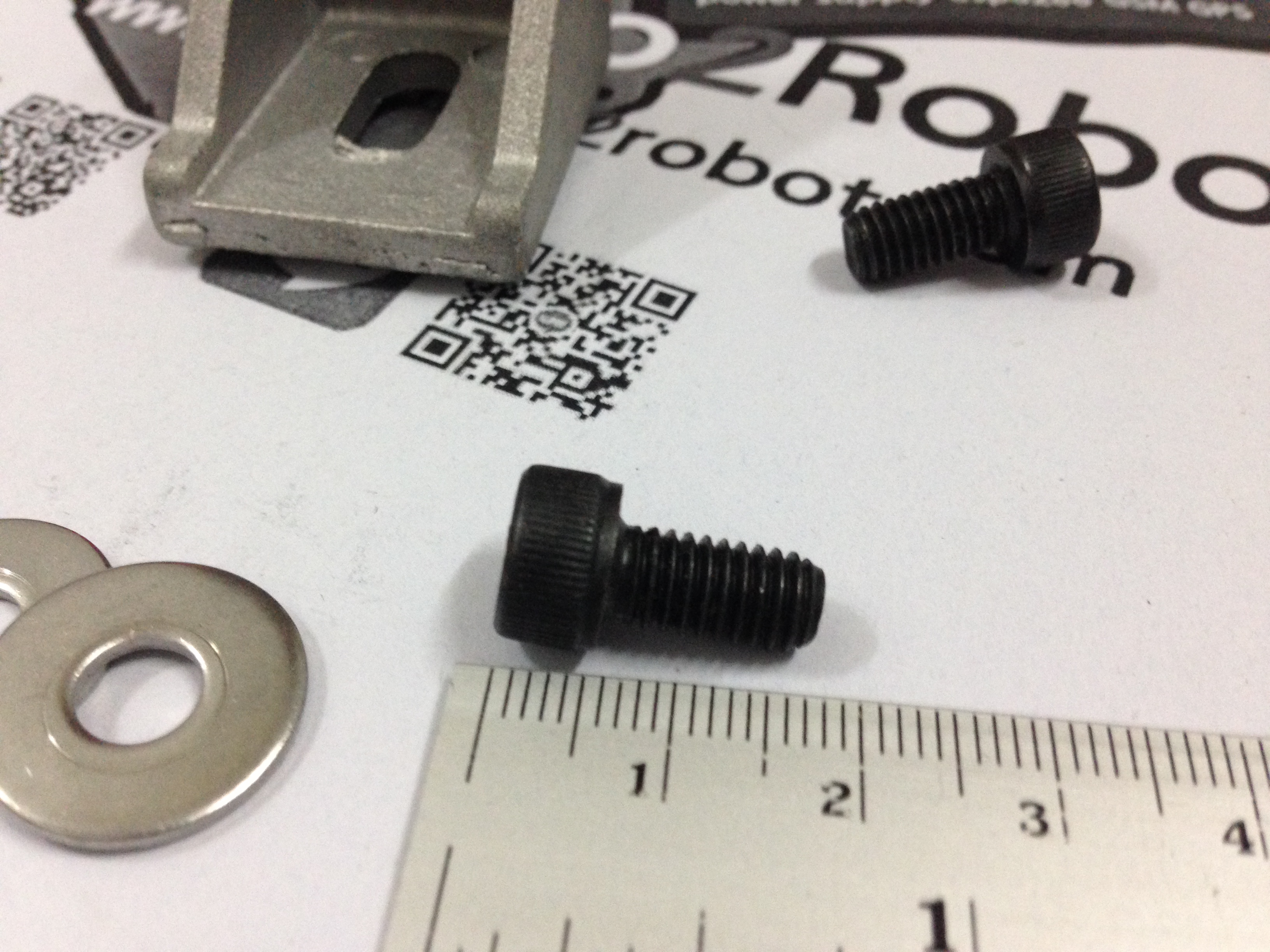 Bracket D 30 สำหรับอลูมิเนียมโปรไฟล์ 3030 พร้อมชุดน็อตยืด Free-Nut M6