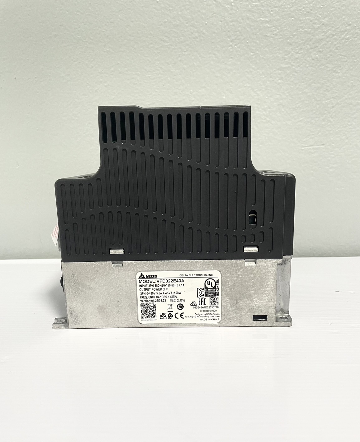 Delta Inverter VFD022E43A 3HP 2.2kW Input 380V 3-Phase Output 380V 3-Phase