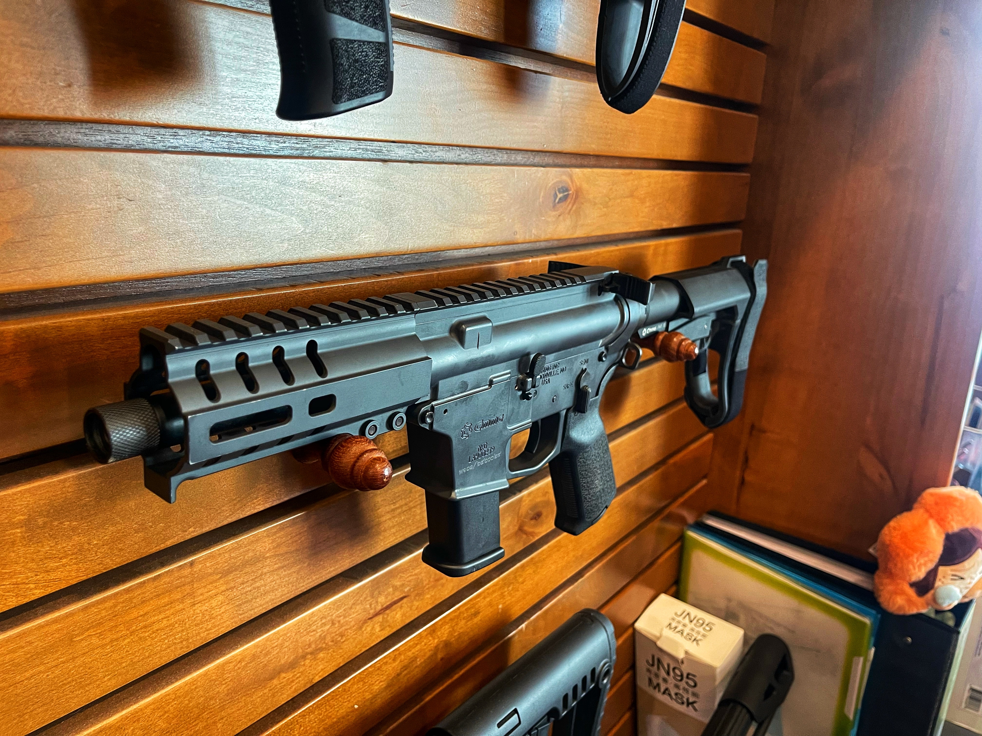 **ติดจองรอป.3** [ปืนฝากขายมือสอง] CMMG .45ACP แม็กGlock เดิมๆสภาพดี สีเทา-ดำสวยๆเลยครับ เนียนตามาก