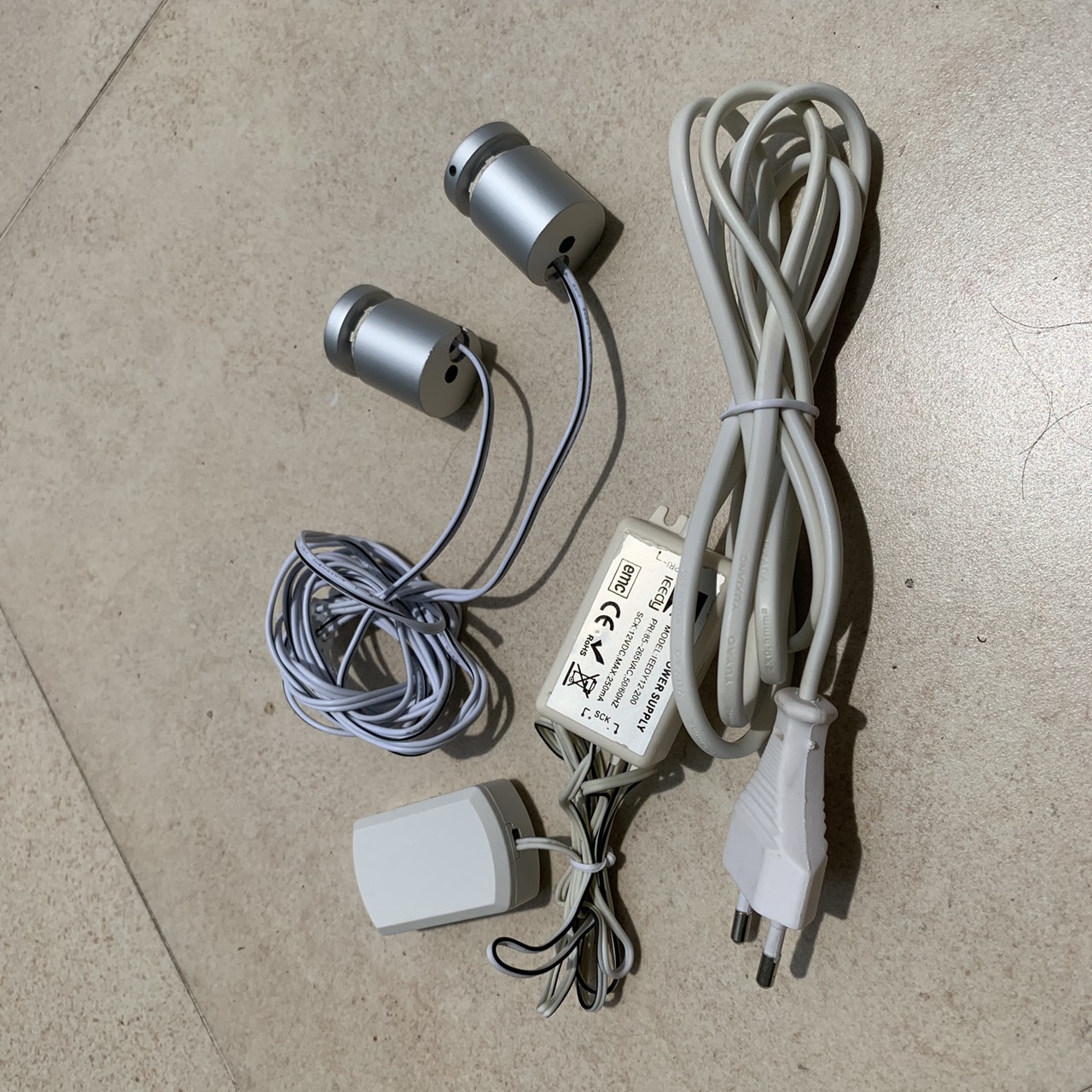 Clearance Sale! หมุดลอยLED หมุดมีไฟ หมุดยึดป้ายอะคริลิค ไฟLED แสงสีแดง 1 ชุด มี 2 หมุด ไม่รวมแผ่นอะคริลิค