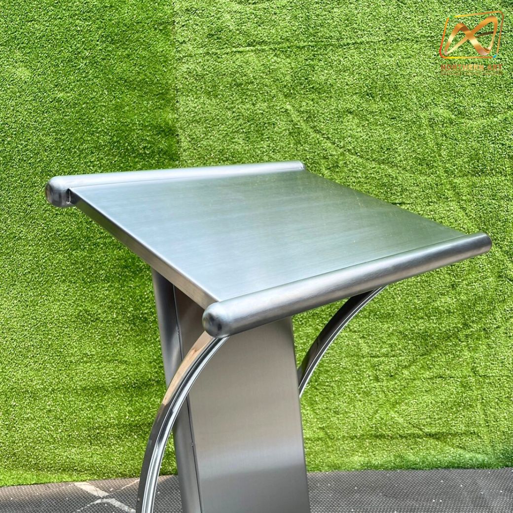 โพเดียมสแตนเลส แฮร์ไลน์ ST-01 ขนาด TOP (W)57 x (L)49 สูง (H)116 ซม. ตกแต่งสแตนเลสโค้งด้านข้าง เกรด304 แข็งแรงทนทาน