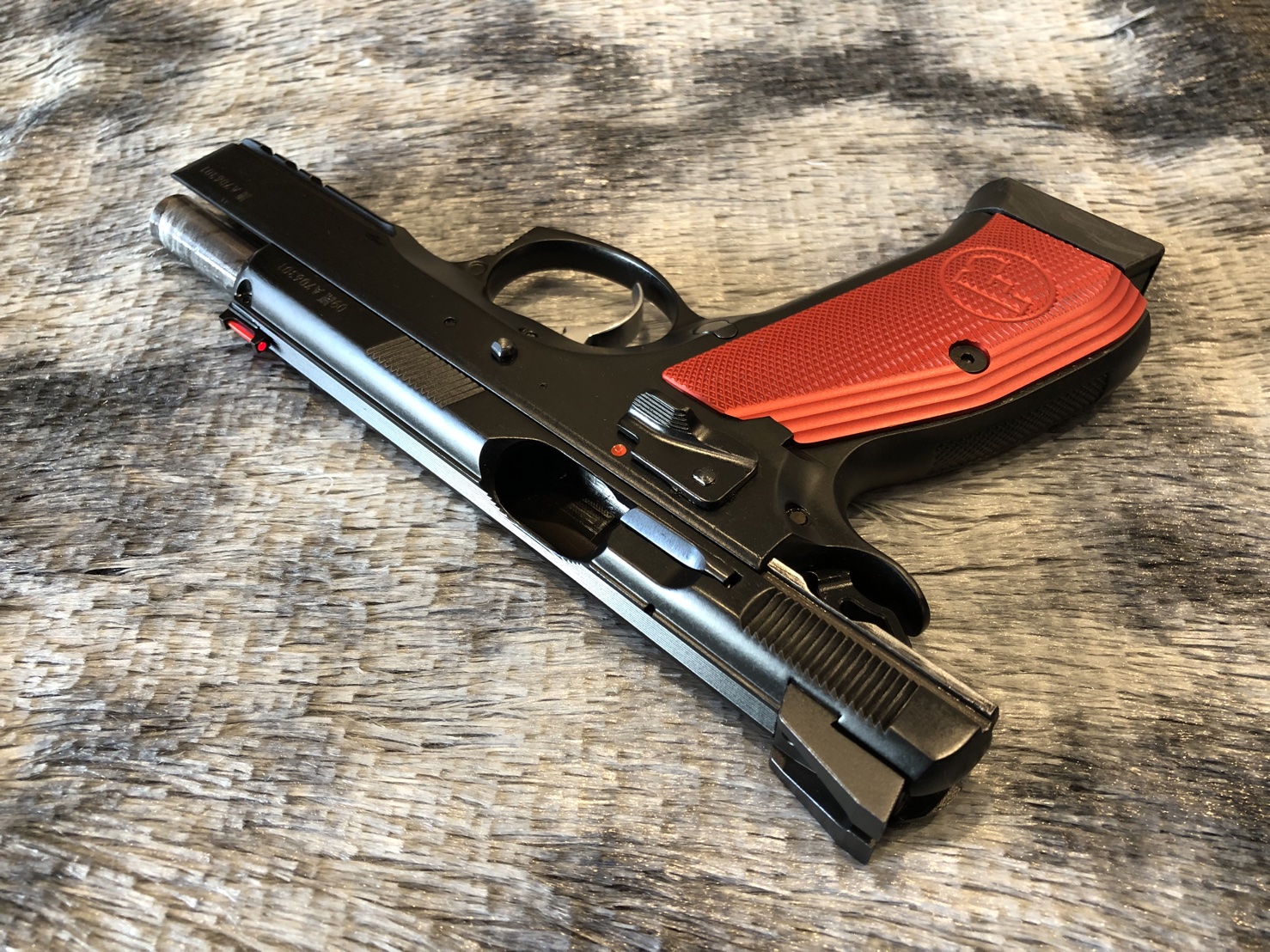 [ปืนฝากขายมือสอง] CZ Shadow 1 SP01 ขนาด9มม ประกับแดงแรงบรรเทิงแน่นอน ไกดี ระบบดี เกลียวคมกริ่ป สภาพดี น้ำมันถึง ดูแลถึง จบ!!