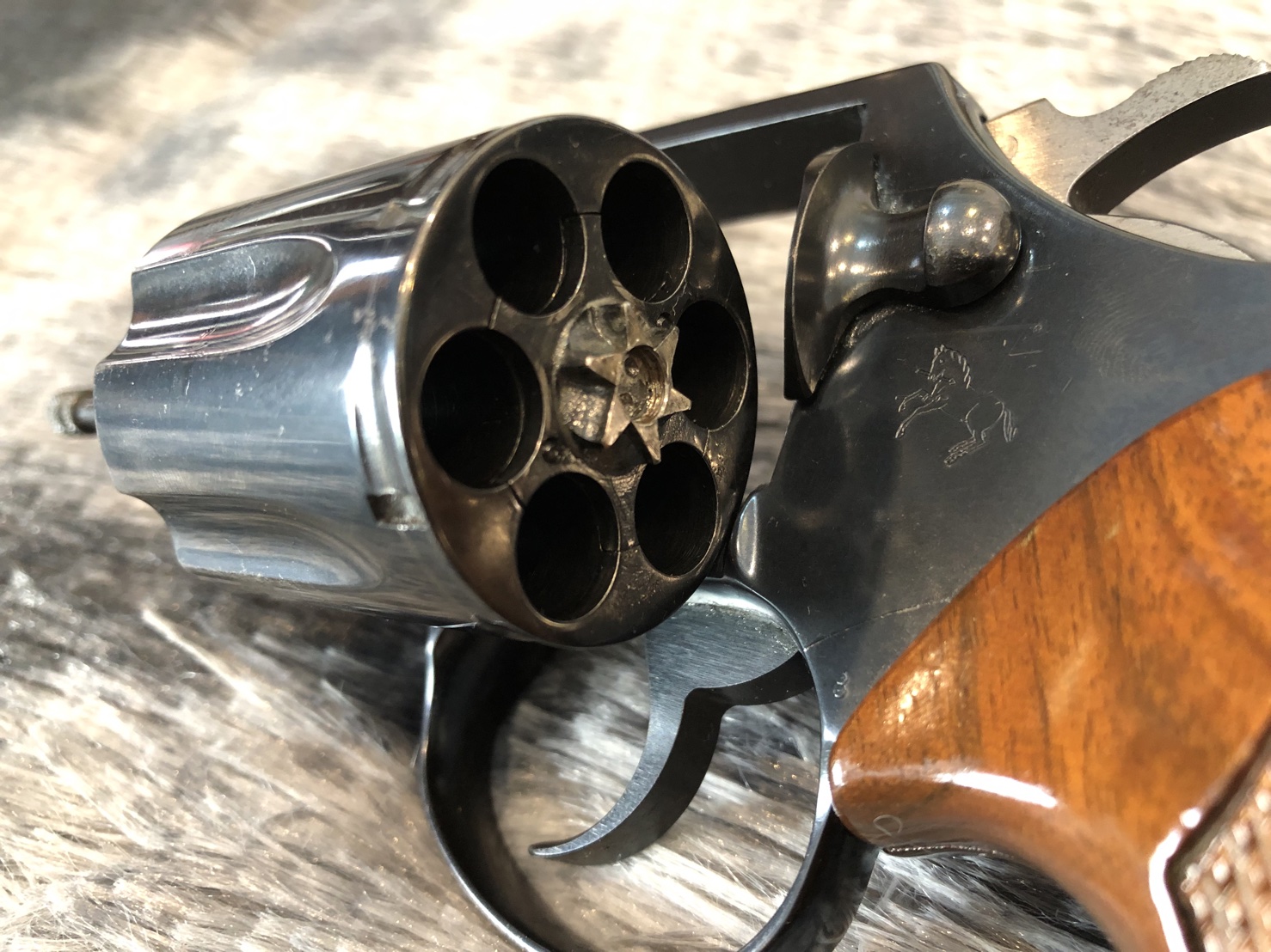 [ปืนฝากขายมือสอง] ปืนลูกโม่ 38 COLT DETECTIVE SPECIAL 2นิ้ว เกลียวลำกล้องลึก น่าสะสมตัวหายาก ผลิตปี 1967 อย่างสวย (รับประกันการตัดโอน ตัวปืน และอื่นๆเช่นเดิม !!)