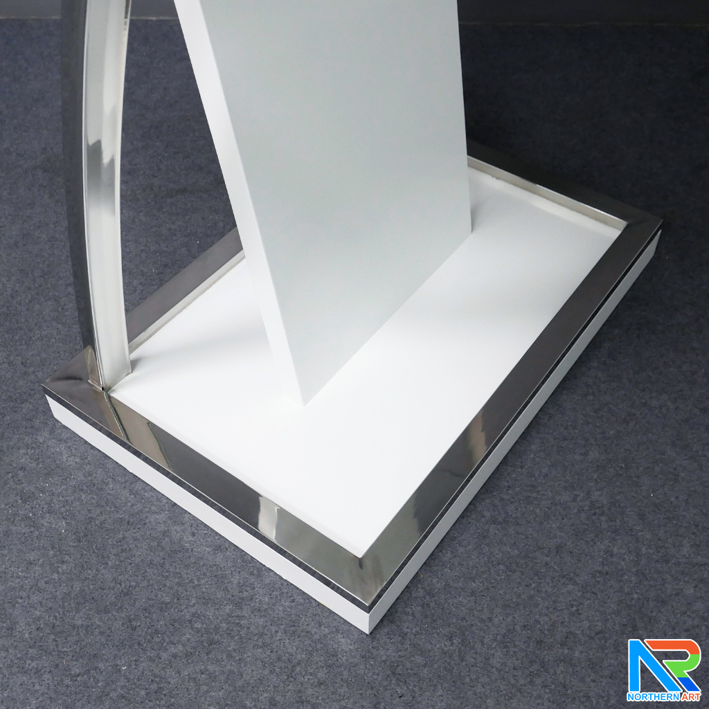 โพเดียมไม้ ยืนคู่ สีขาว ขนาด (W) 90x (L) 59 x (H) 120 cm.Topและฐาน หุ้มสแตนเลสเกรด304