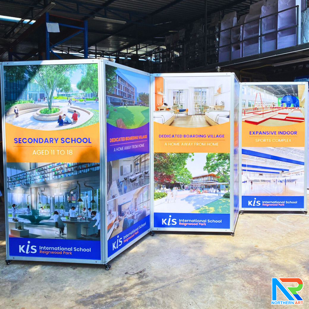 บอร์ดจัดนิทรรศการ บอร์ดอะลูมิเนียม บอร์ดต่อเนื่องตั้งซิกแซก 5 บาน ขนาด 100x200 ซม.ถอดประกอบได้ พร้อมล้อเลื่อน พับได้ เคลื่อนย้ายสะดวก