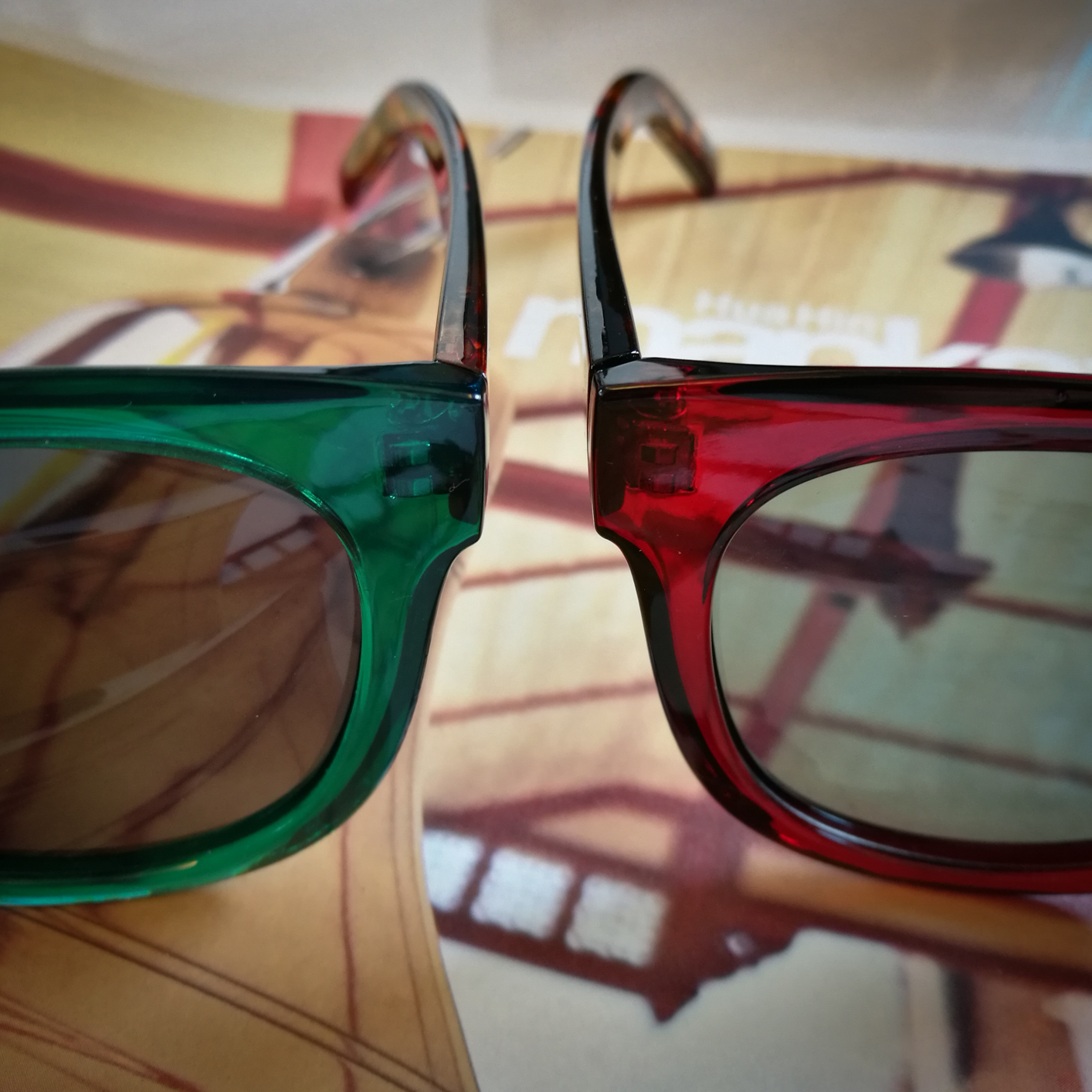 แว่นตาวินเทจ แว่นตากันแดดชินตา รุ่น Chinta Party (Red) เลนส์สีดำ ขาลายเสือ กรอบสีแดง ใช้เลนส์กันแดดคุณภาพดี ใส่ได้ทั้งชายและหญิง