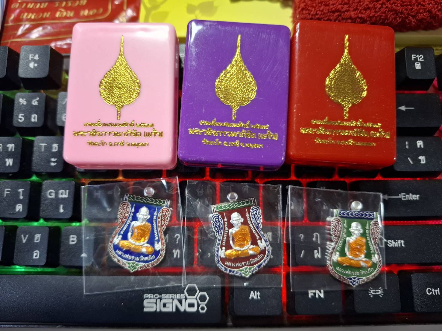 รุ่นแรก หลวงพ่อรวย รุ่นเลื่อนสมณศักดิ์พระอาจารย์แก้ว รุ่นแรก ลงยาแดง กะไหล่เงิน วัดตะโก อยุธยา