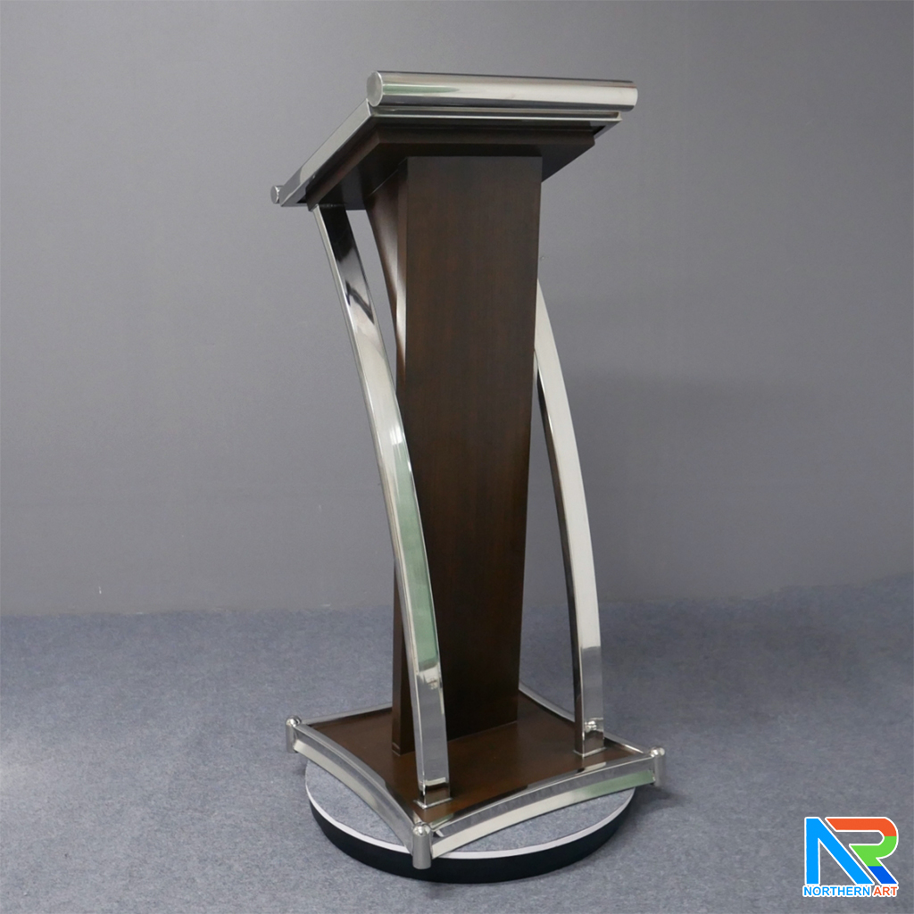 โพเดียมไม้สีโอ๊ค ตกแต่งสแตนเลส เกรด304 ขนาด (W) 47 x (D) 44 x (H)120 cm.