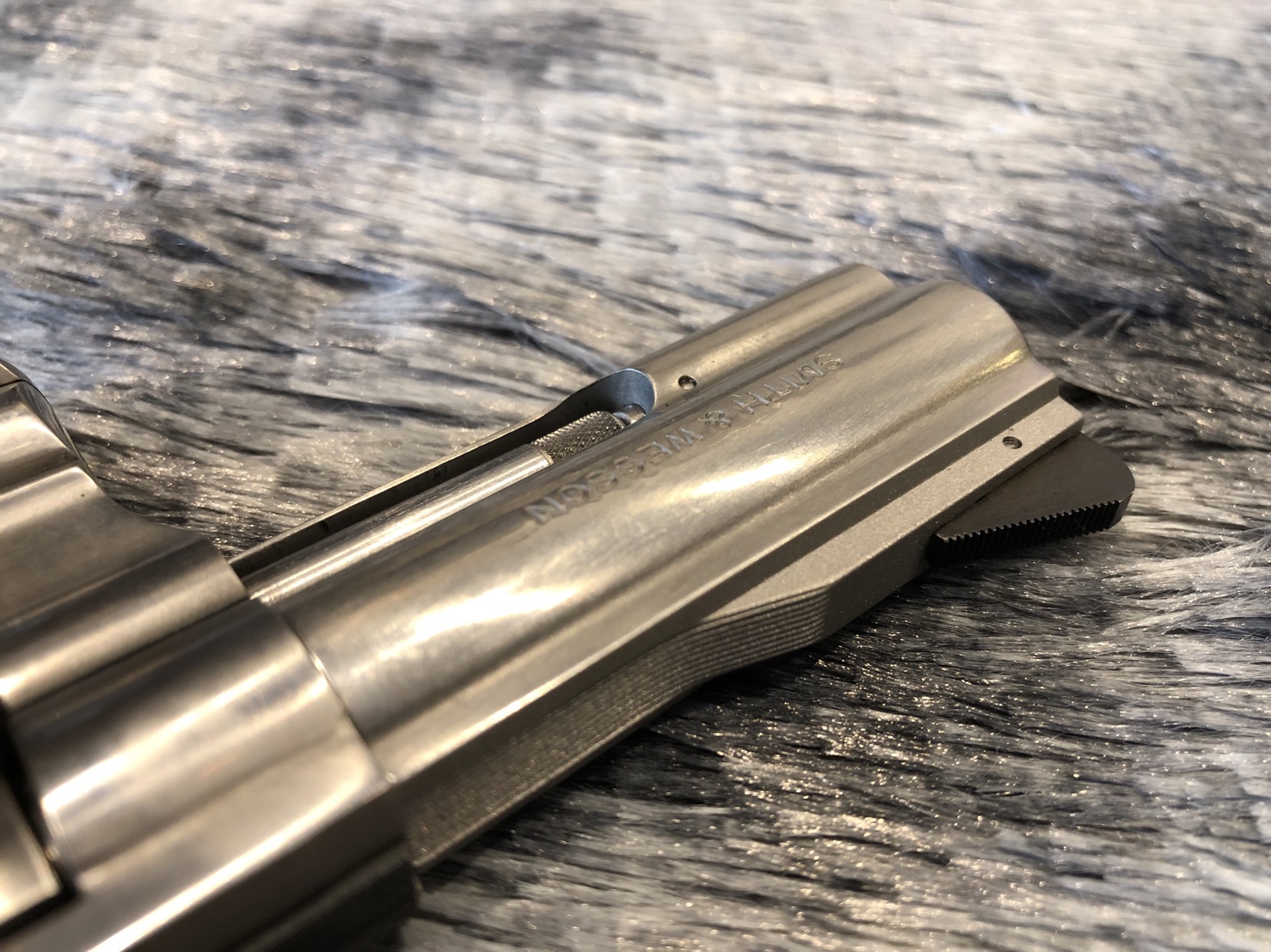 [ปืนฝากขายมือสอง] Smith M60 .38 3นิ้ว ฟูลัก สภาพดีโม่แน่น ผิวเดิมคมๆ มีรอยตามปกติของมือ2 นกดำ ไกดำ เดิมๆแท้ๆแน่นอน !!!