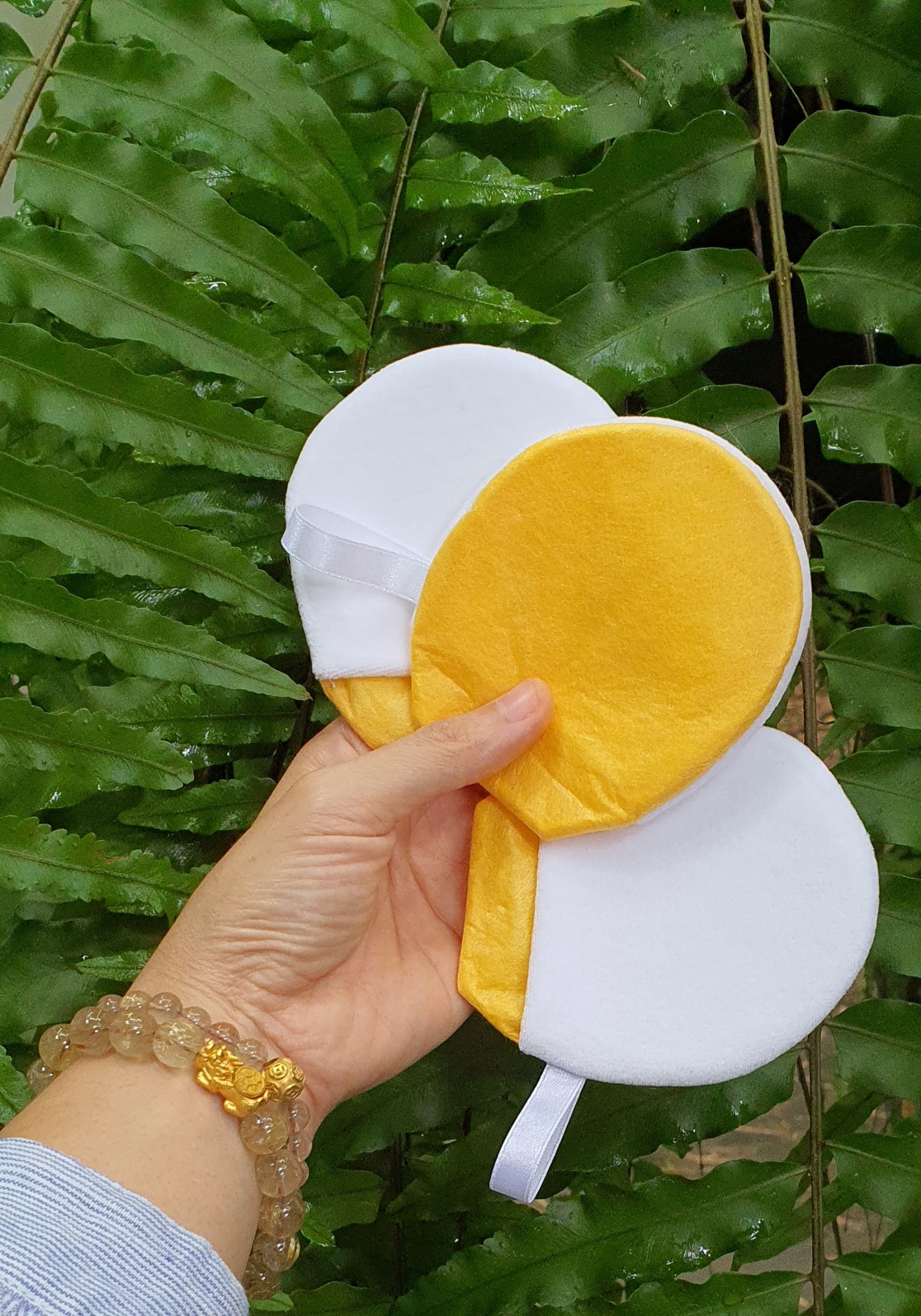 2 pcs. Reusable Natural Silk Sericin Exfoliating Cleansing Facial Pad พัฟขัดหน้าใยไหมทองคำ 2 ชิ้น