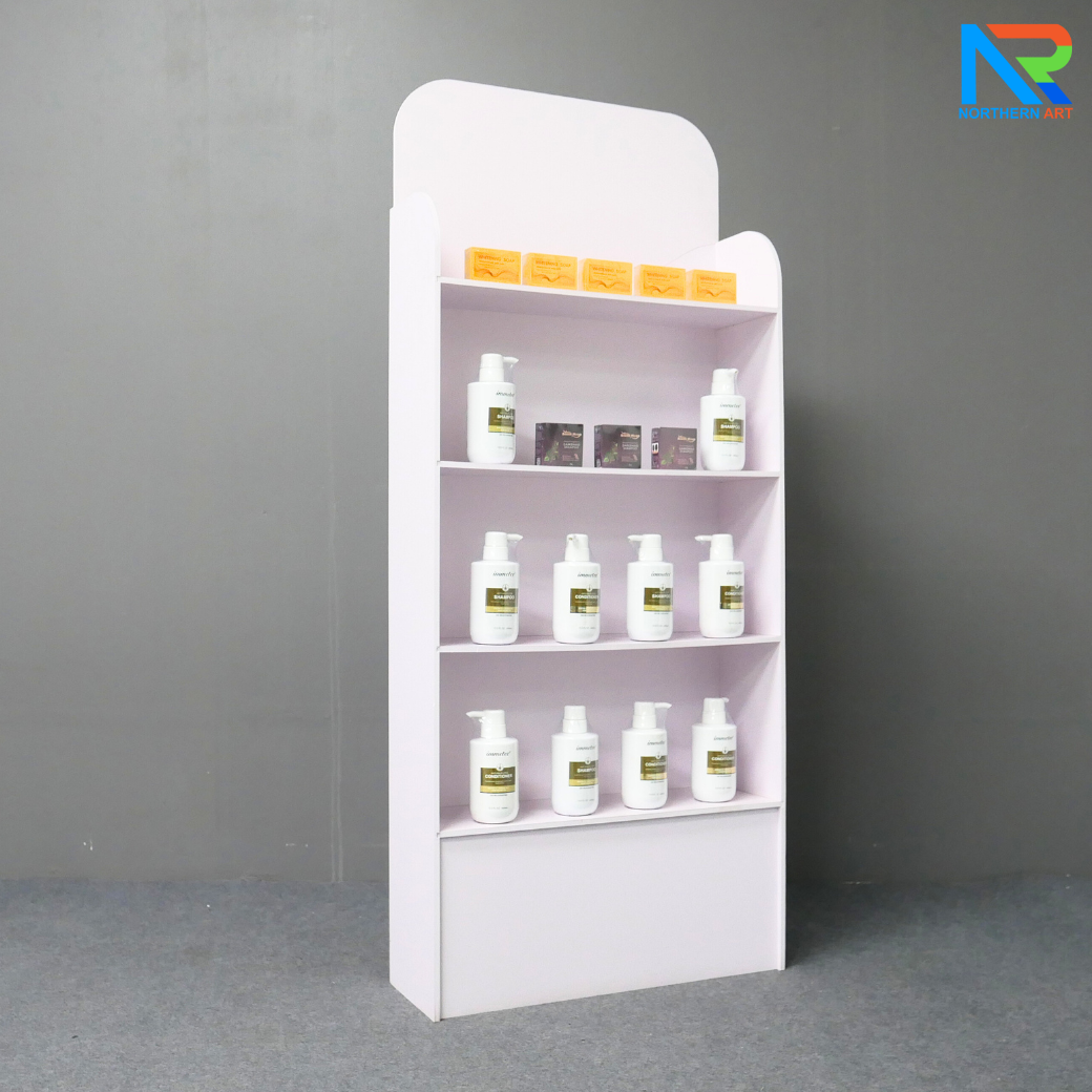 ชั้นวางสินค้าพลาสวูด 4 ชั้น ขนาด (W)60 x (D)20 x (H)140 ซม. พร้อมงานพิมพ์สติ๊กเกอร์ พลาสวูดหนา 8 มม.