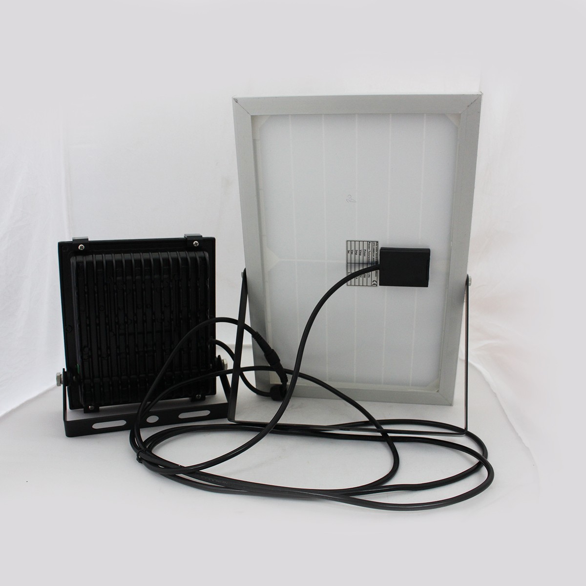 IWC-SPL-SOLAR-100W รุ่นโซล่าเซลล์ มีเซ็นเซอร์ตรวจจับความเคลื่อนไหว