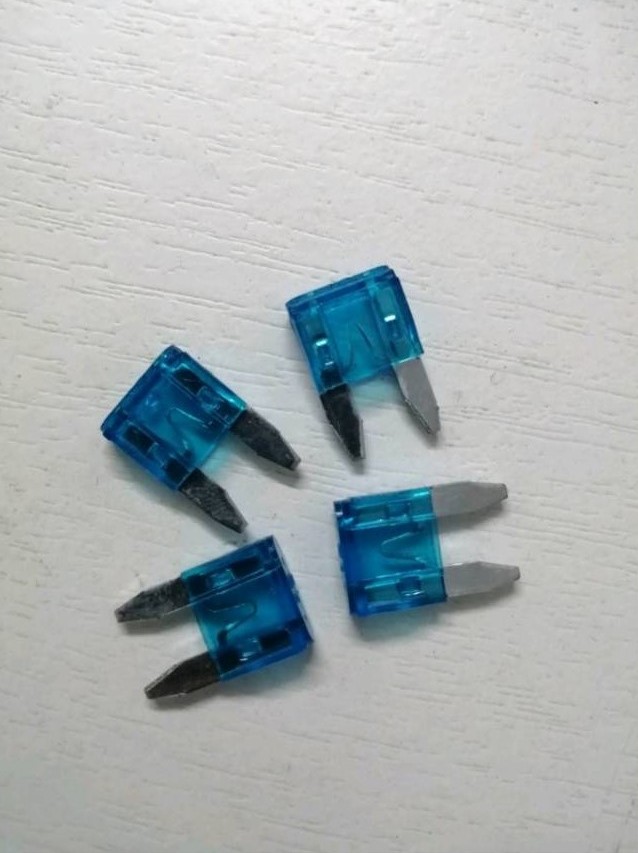0000343 ฟิวส์ 4 ชิ้น 15A ฟิวส์ รถยนต์แบบ Micro Fuse