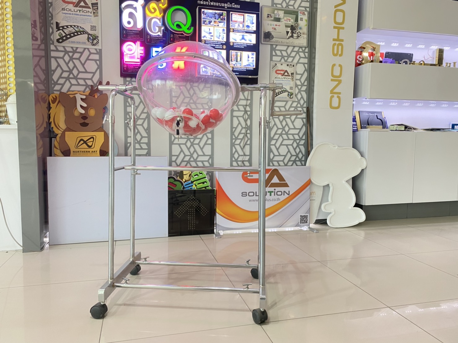 เช่าโดมอะคริลิค จับรางวัล หมุนได้360 องศา พร้อมช่องเปิด มีฝาปิดช่องและกุญแจล็อค