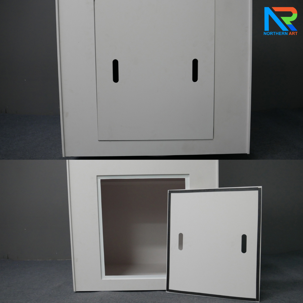 เช่าชั้นวางพลาสวูดขั้นบันได ขนาด (W) 80 x (L)64 x (H)160 cm. มีล้อเลื่อนพร้อมตู้เก็บของด้านหลัง