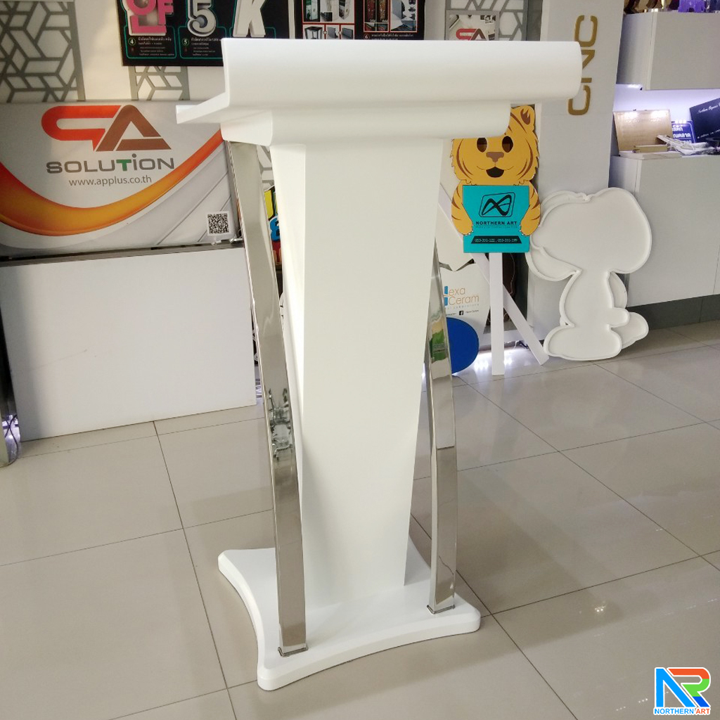 โพเดียมไม้ สีขาว ตกแต่งสแตนเลสเกรด304 ขนาด (W) 55 x (L) 50 x (H) 120 cm.