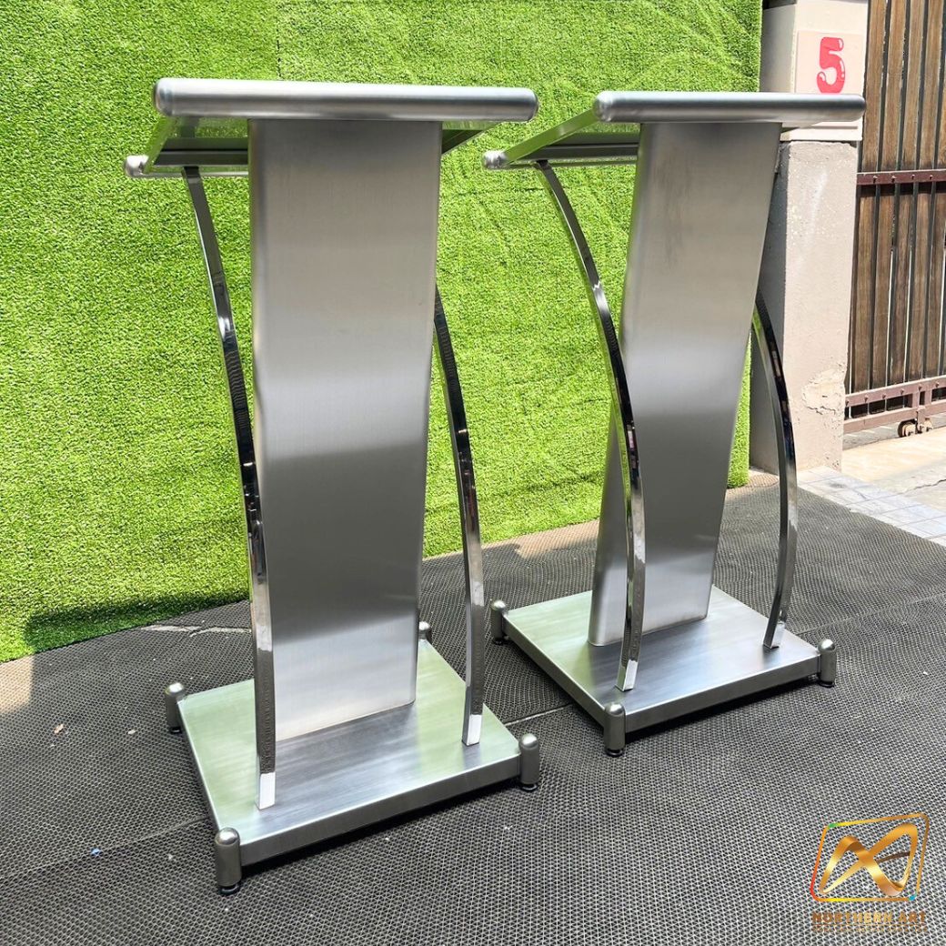 โพเดียมสแตนเลส แฮร์ไลน์ ST-01 ขนาด TOP (W)57 x (L)49 สูง (H)116 ซม. ตกแต่งสแตนเลสโค้งด้านข้าง เกรด304 แข็งแรงทนทาน