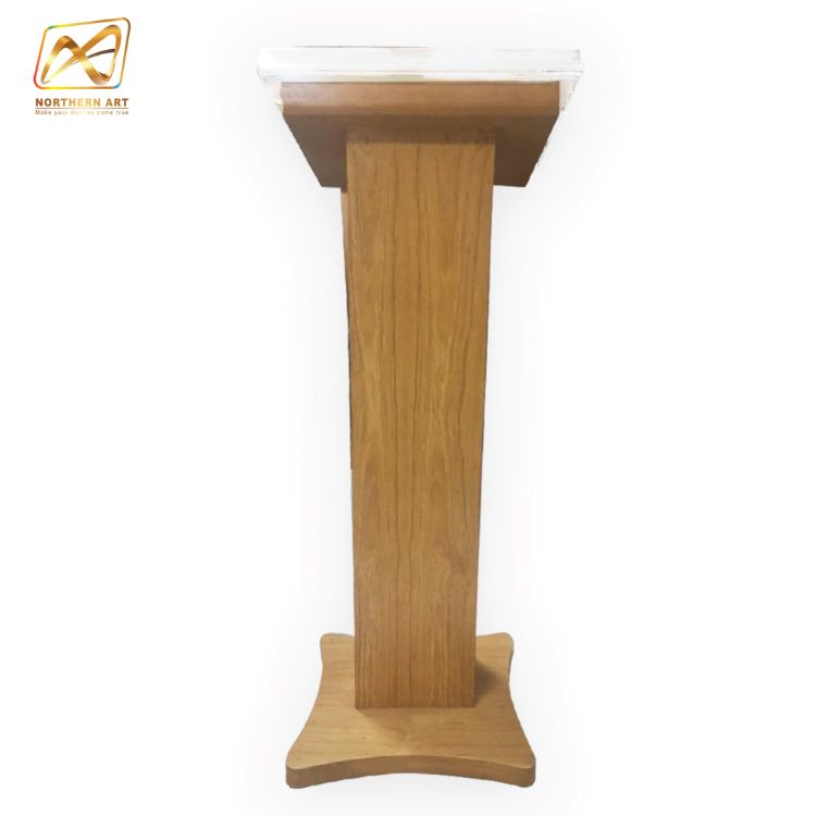 โพเดียมลายไม้ สีสัก ขนาด (W) 48 x (L) 40 x (H) 120 cm. Top เอียง ปิดทับอะคริลิคใสพร้อมหมุด