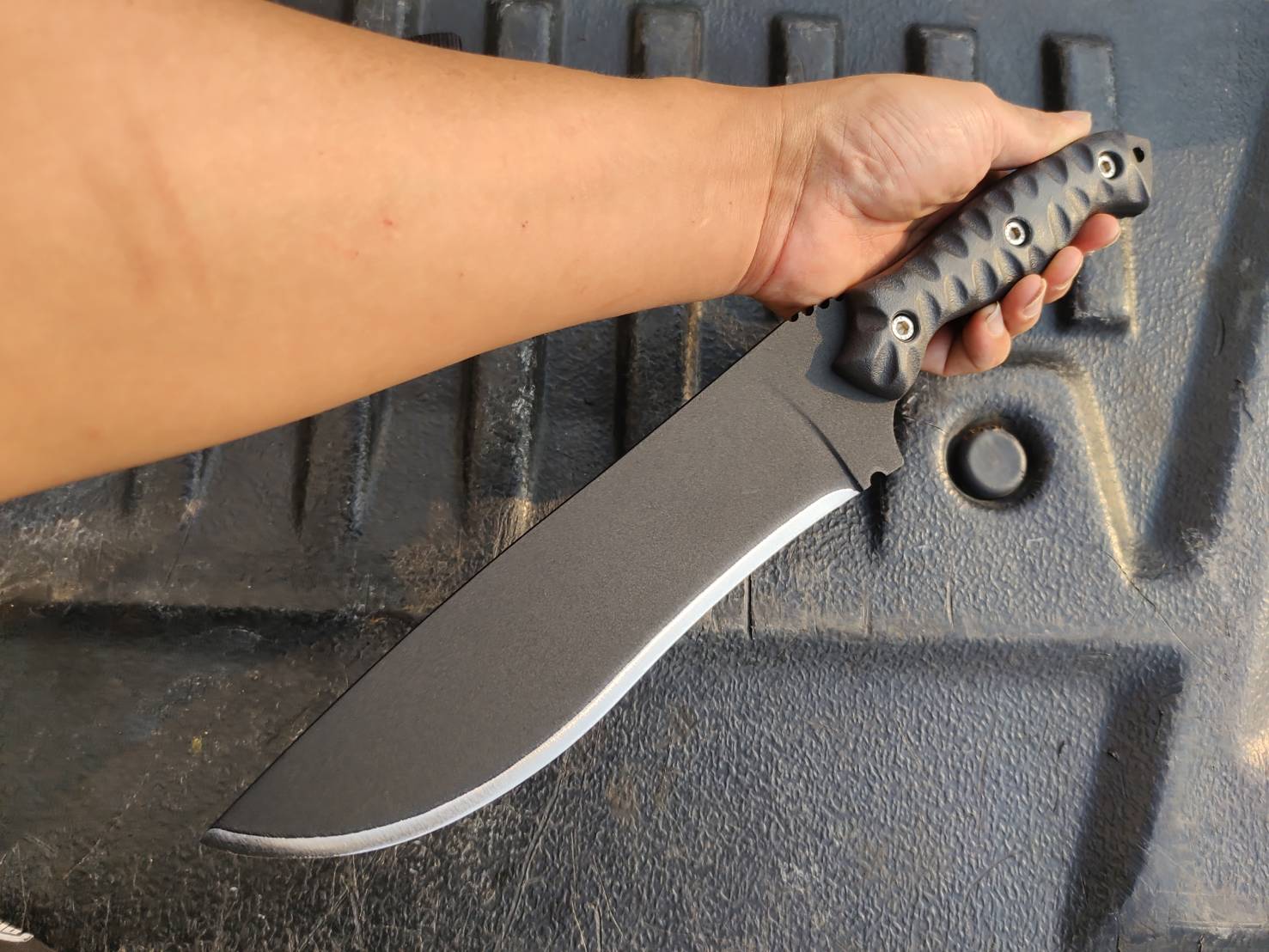 มีดซีรีย์ใหม่จากค่าย PPKNIFE ใบใหญ่สะใจ สันหนา 6 มิล มิติของใบมีดขนาดเหมาะมือไม่เป็นภาระในการพกพา