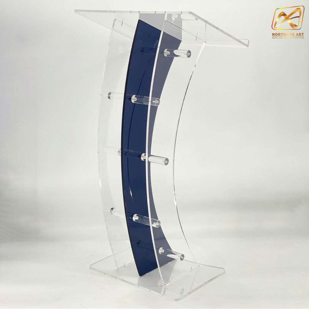 โพเดียมอะคริลิคใส และอะคริลิคสีน้ำเงิน ขนาด(W)60 x (L)42 x (H)113 cm. TOP เอียงพร้อมกันตก