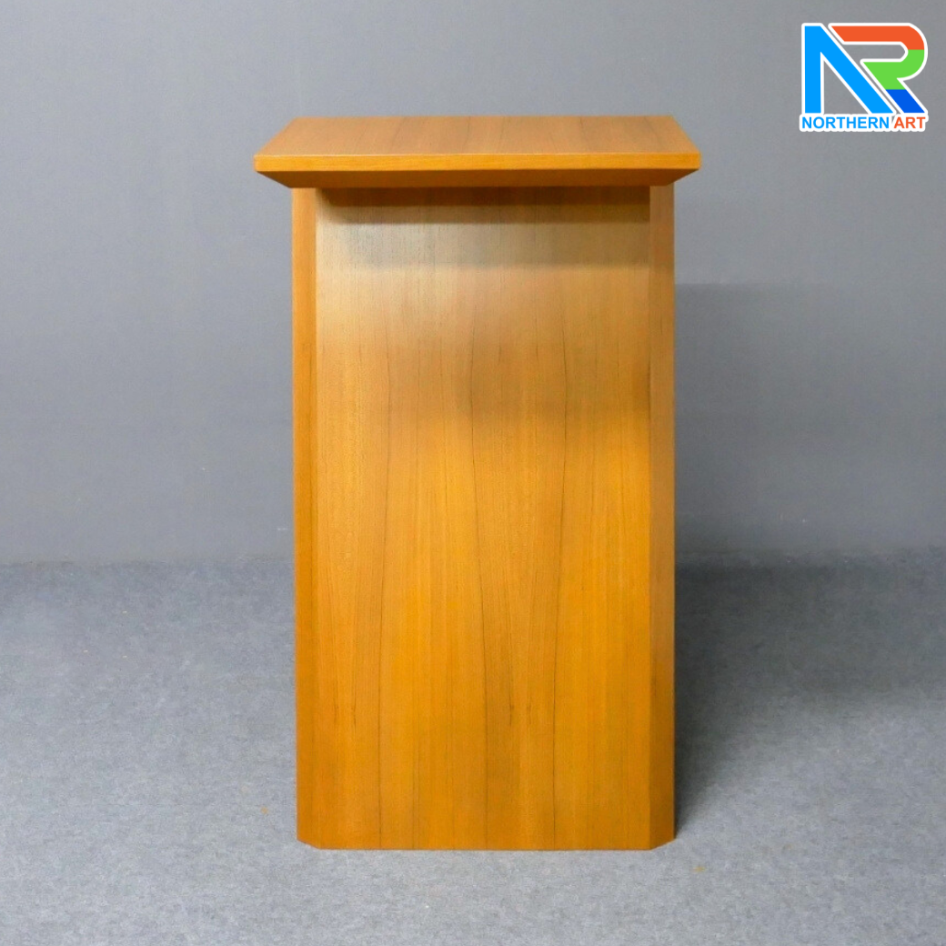 โพเดียมไม้ สีสัก ทรง Z ขนาด (W)60 x (L)40 x (H)110 ซม. แข็งแรง ทรงสวย เหมาะสำหรับการนำเสนอทุกโอกาส