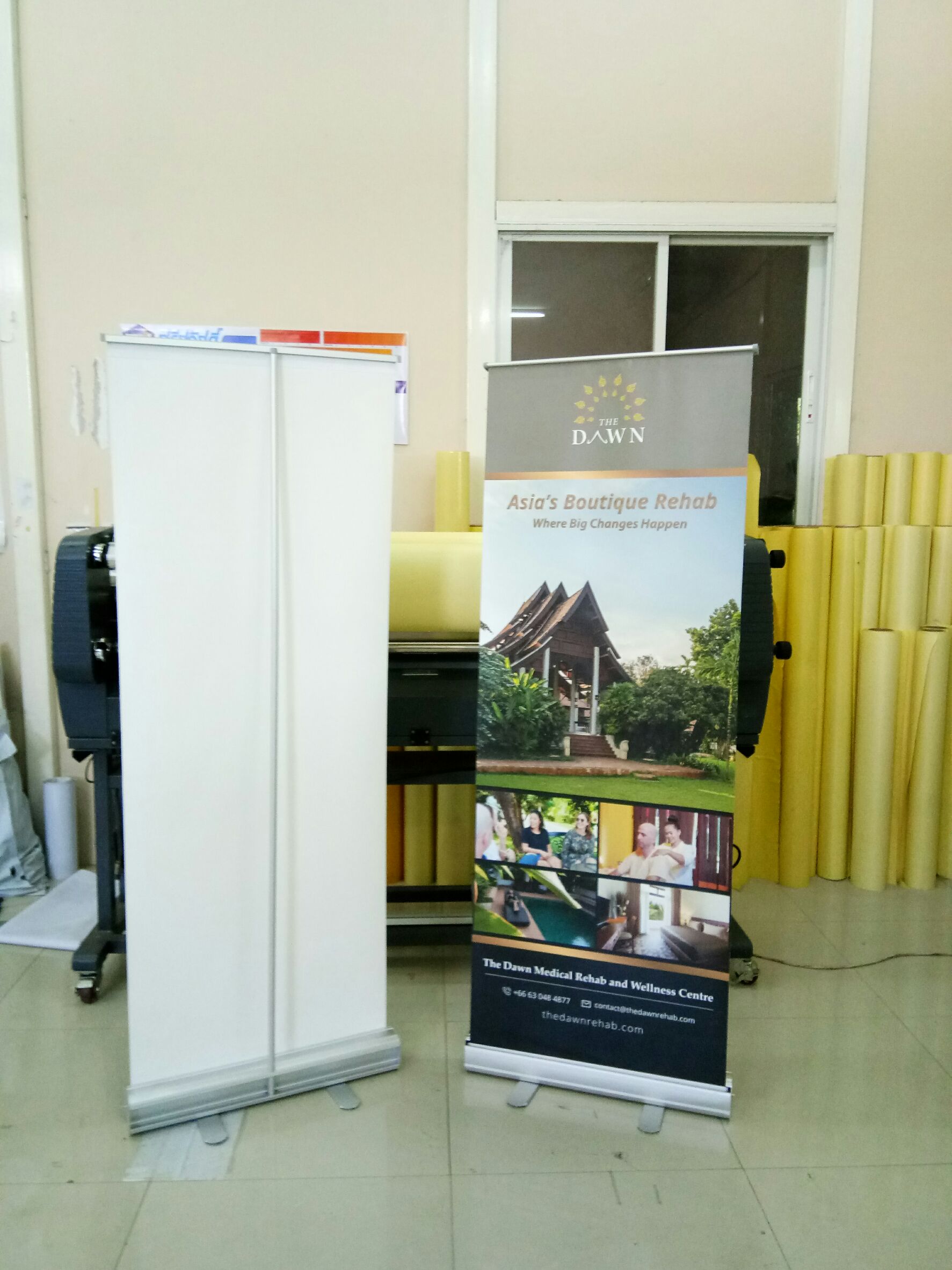 ROLL UP GRADE A โรลอัพ ขนาด 60x160 ซม. โครงสร้างอะลูมิเนียมทั้งชุด แข็งแรง ทนทาน ม้วนเก็บได้ พกพาสะดวก