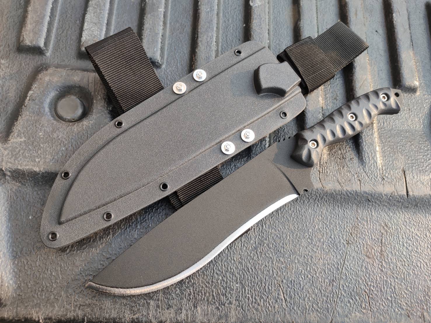 มีดซีรีย์ใหม่จากค่าย PPKNIFE ใบใหญ่สะใจ สันหนา 6 มิล มิติของใบมีดขนาดเหมาะมือไม่เป็นภาระในการพกพา