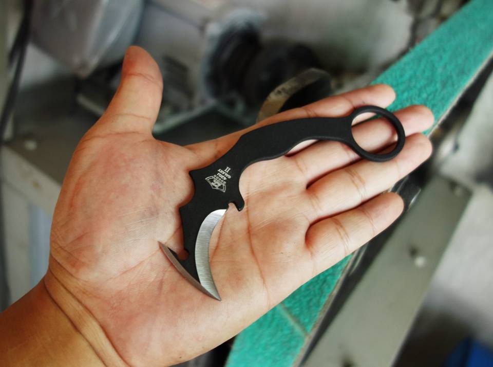 Galaxy รุ่น2 Neck knife 2คม เป็นงานhandmade in Thaialnd by PPKNIFE มีดห้อยคอ 2คม คือมีคมล่างและคมบน มาพร้อมซอง และสร้อยไข่ปลาอย่างดี ผลิตโดยคนไทย เพื่อคนไทย