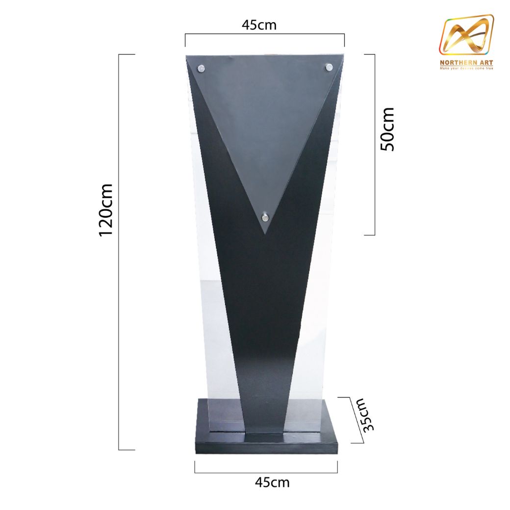 โพเดียมไม้สีดำ ทรงสามเหลี่ยม ขนาด (W) 45 x (L) 35 x (H) 120 cm. ด้านข้างอะคริลิคใส หนา 8 มม. ด้านหน้าอะคริลิคใส ติดหมุด สำหรับติดโลโก้