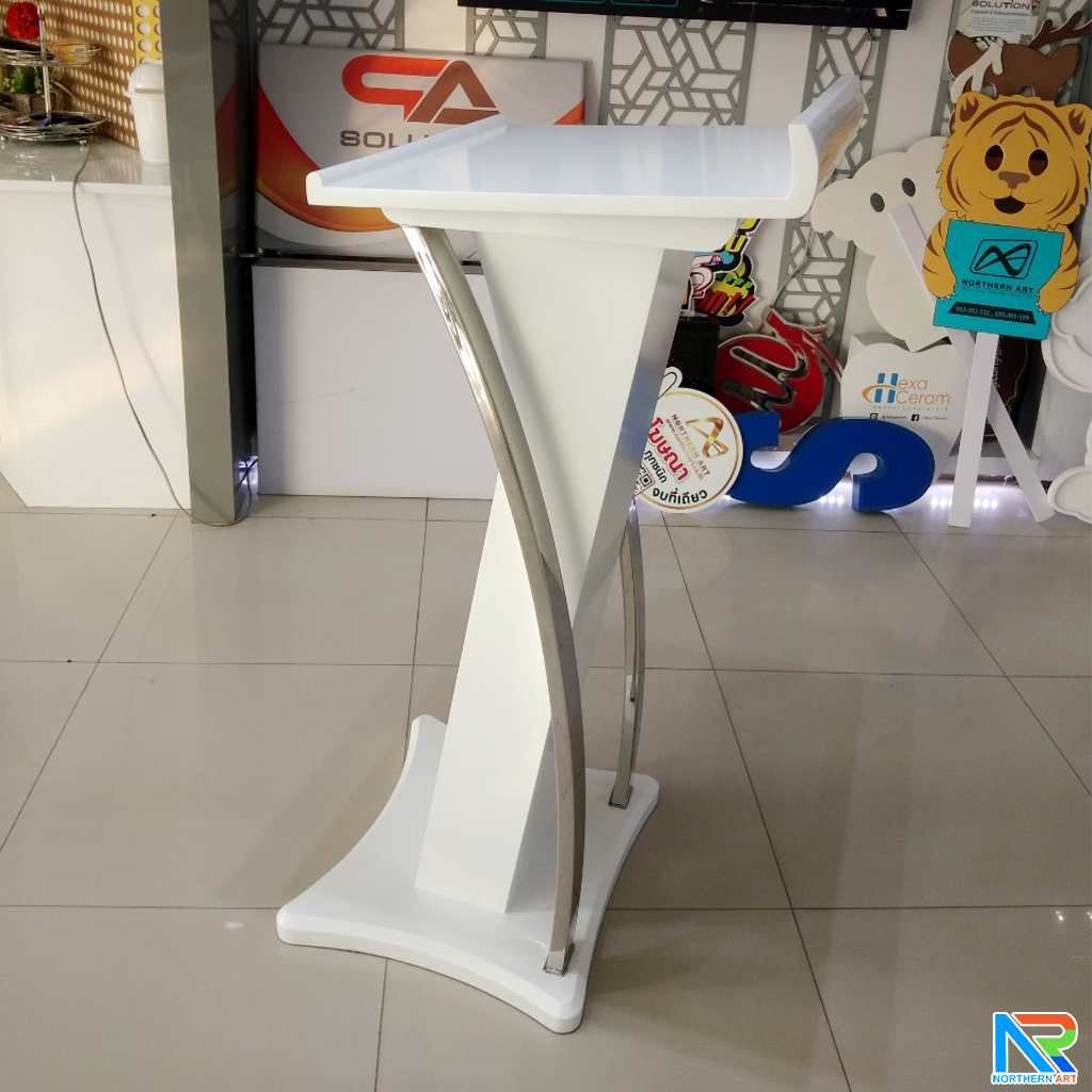 โพเดียมไม้ สีขาว ตกแต่งสแตนเลสเกรด304 ขนาด (W) 55 x (L) 50 x (H) 120 cm.