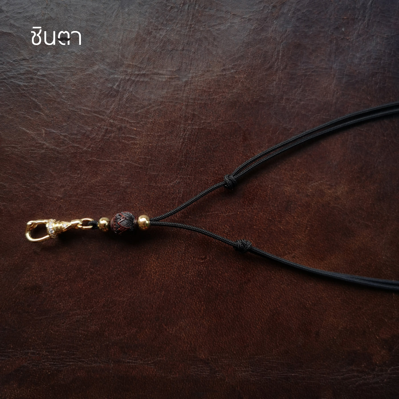 สร้อยพระ เชือกห้อยพระ สร้อยคอพระ สไตล์วินเทจ งาน Handmade เชือกร่ม ประดับไม้จริง Minimal เท่ห์ๆ เรียบง่าย เข้ากับการแต่งกายในชีวิตประจำวันได้ทุกสไตล์ ใช้ได้ทั้งเด็กและผู้ใหญ่ นำเสนอโดยร้านชินตา