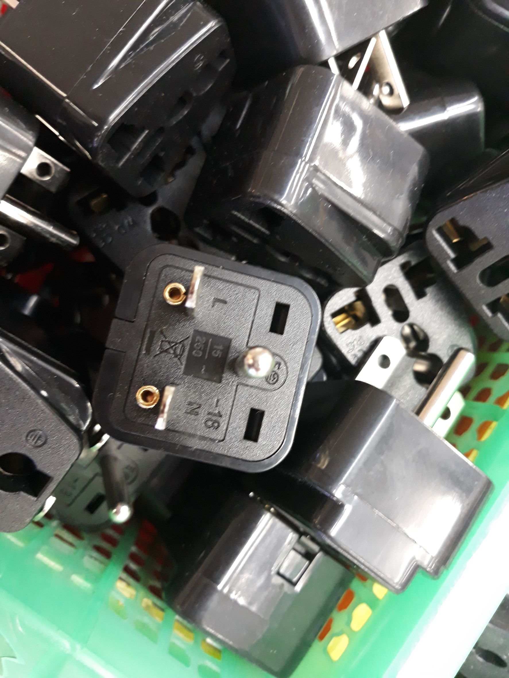 ขายส่งปลั๊ก 3 ตา 3 ขา adapter (เซียร์รังสิต)