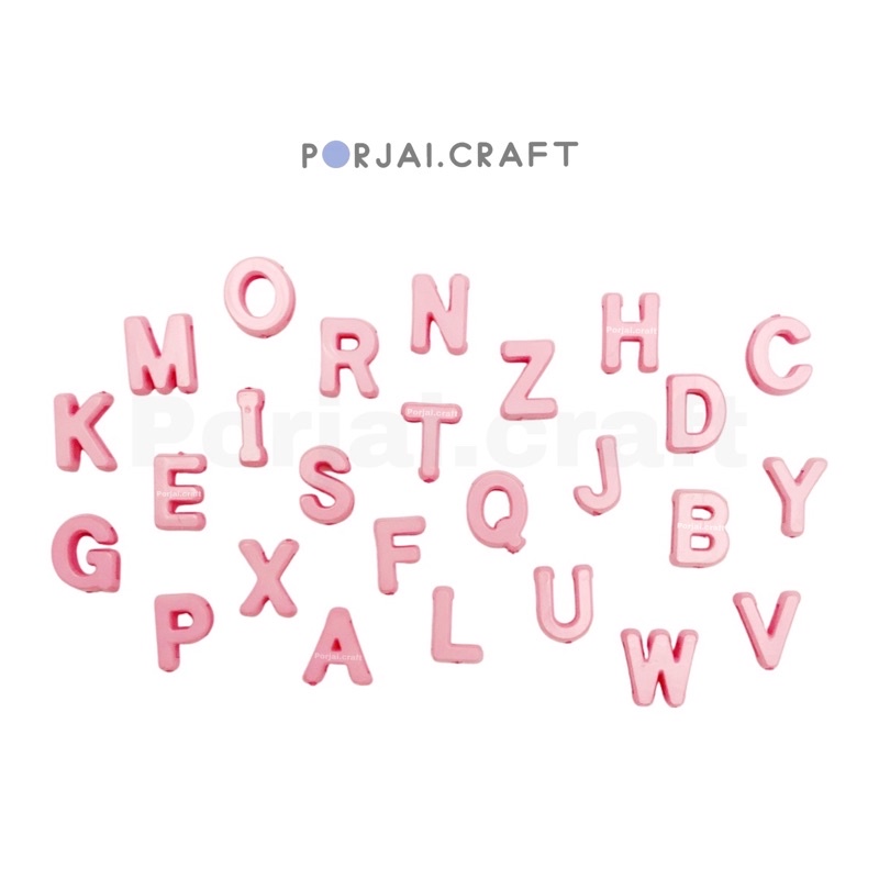 ลูกปัดตัวอักษร สีชมพูอ่อน Light pink alphabet beads 12mm