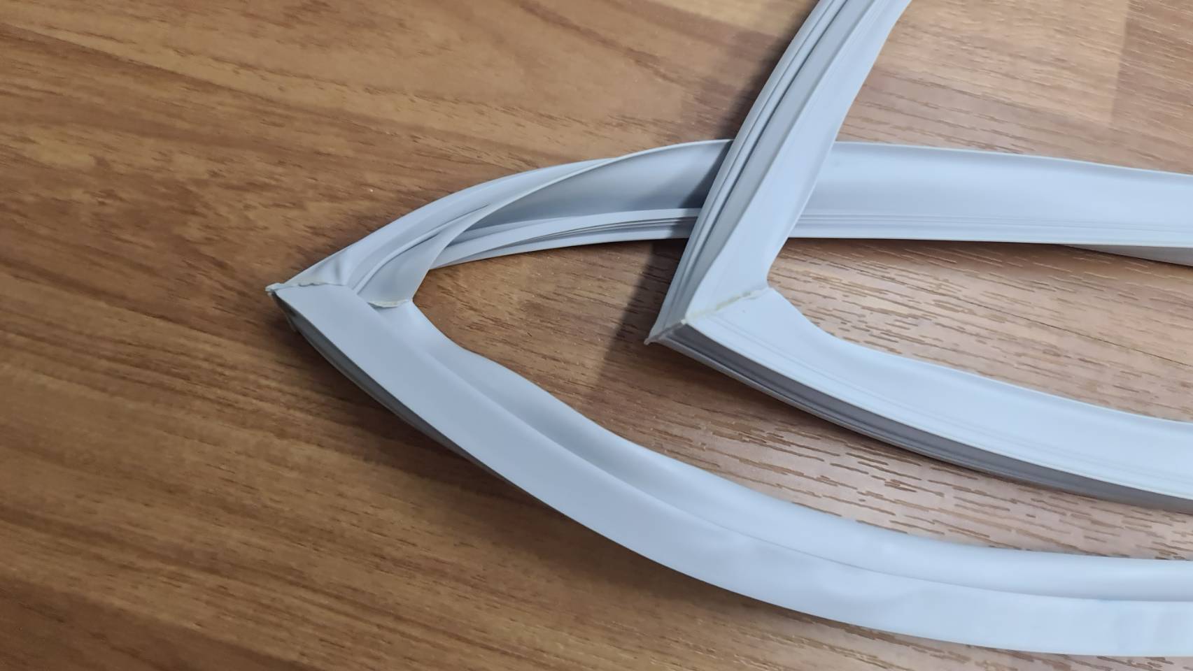 0000100 ขอบยาง รุ่น NF-2102 MS ขอบล่าง ประตูล่าง ตู้เย็น โนฟรอส 2 ประตู ขนาด10.2คิว ซิงเกอร์ รุ่น NF-2102 MS