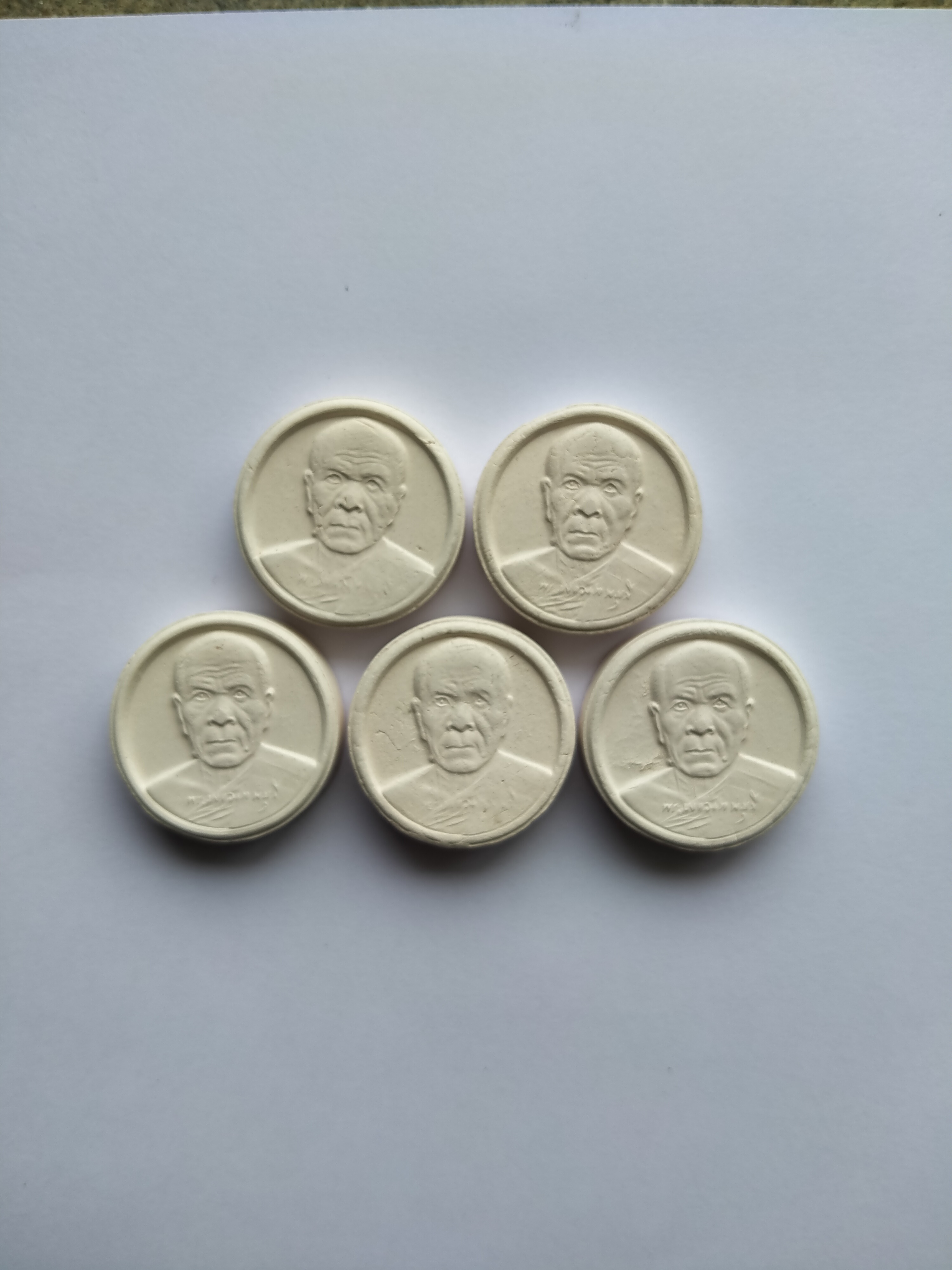 พระผงหลวงปู่สดฝังแร่ธรรมชาติ วัดท่าขนุน