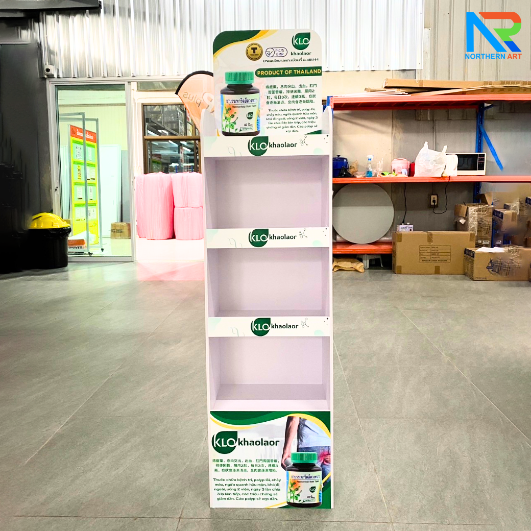 ชั้นวางสินค้าพลาสวูด 4 ชั้น ขนาด (W)36.5 x (D)25 x (H)145 ซม. พลาสวูดหนา 8 มม.พร้อมงานพิมพ์สติ๊กเกอร์