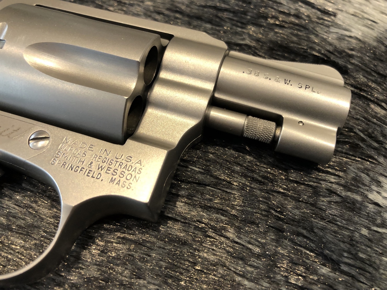 ** ขายแล้ว ** [ปืนมือฝากขายมือสอง] Smith&Wesson .38 M60 Lady Smith 2นิ้ว ขาวจั๊ว สภาพดี สวยแน่นตึบ ไม่เคยแกะ บานพับไม่คลอน !! **รับประกันเช่นเดิม**