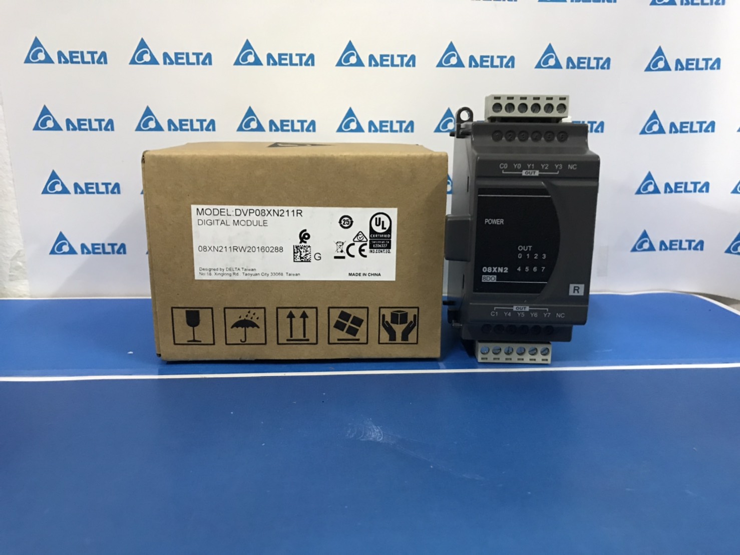Delta PLC DVP08XN211R Extension 8O (Relay)