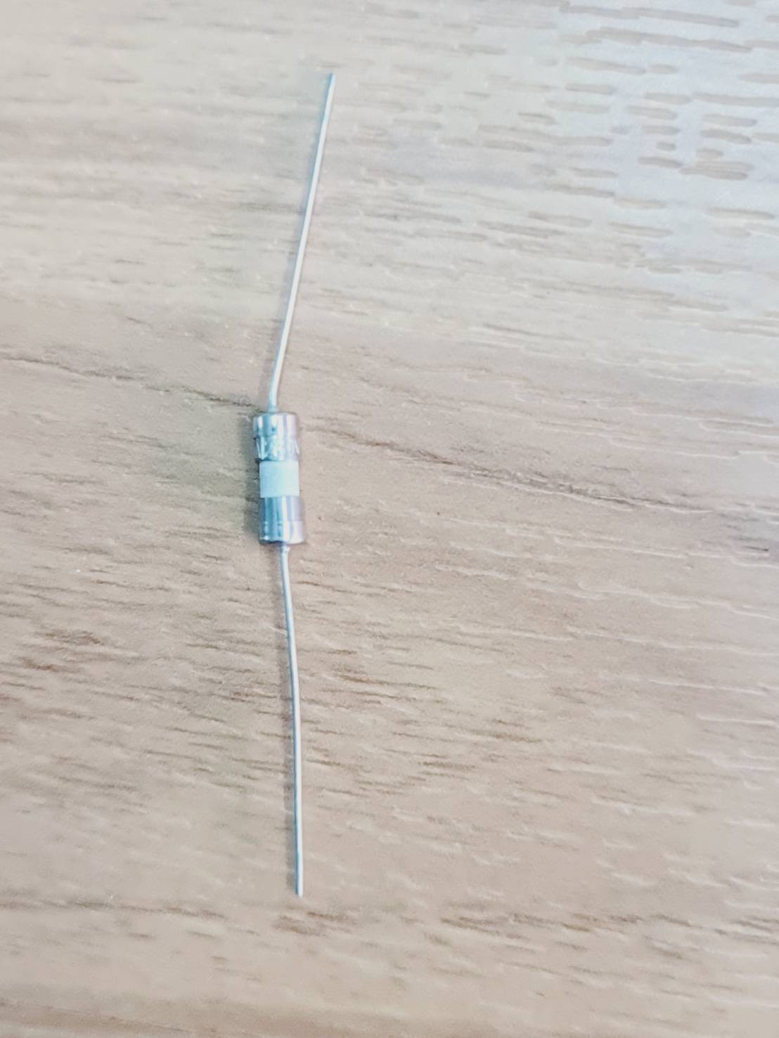 0000013 ฟิวส์ 2 ขา บัดกรี หางหนู (เซรามิค) 5x20 mm. 250V F5A (ต่อตัว)