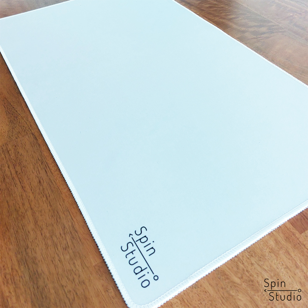 แผ่นรองเมาส์ รองเป็นพื้นหลังคลิปควงปากกา ขนาด 30x60 cm²