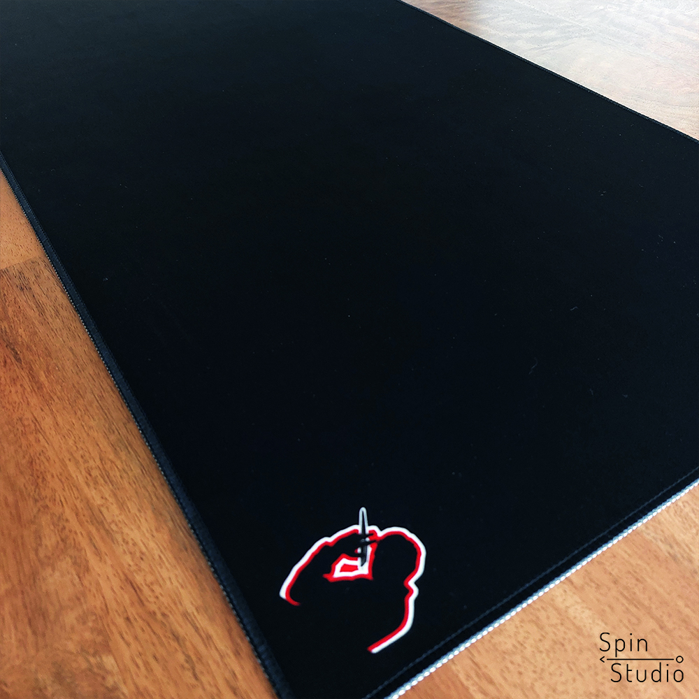 แผ่นรองเมาส์ รองเป็นพื้นหลังคลิปควงปากกา ขนาด 40x90 cm²