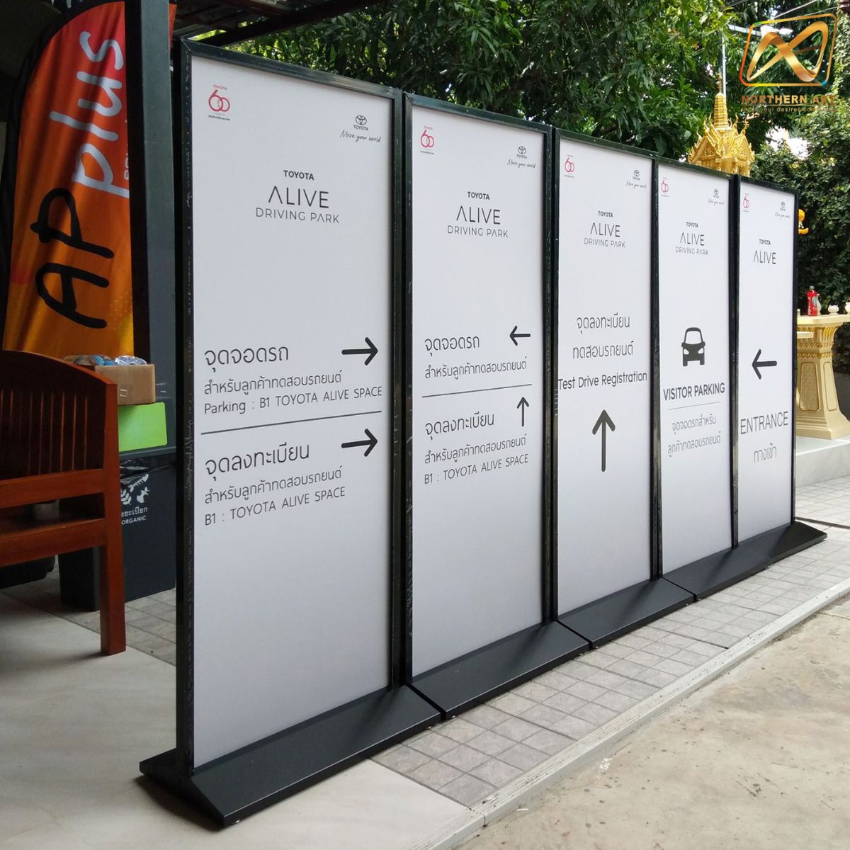 CLEARANCE SALE! ป้ายตั้งพื้น ฐานSLOPE ขนาด 60 x 160 cm. พร้อมล้อ โชว์งานพิมพ์ 2 ด้าน ถอดประกอบได้ เคลื่อนย้ายสะดวก